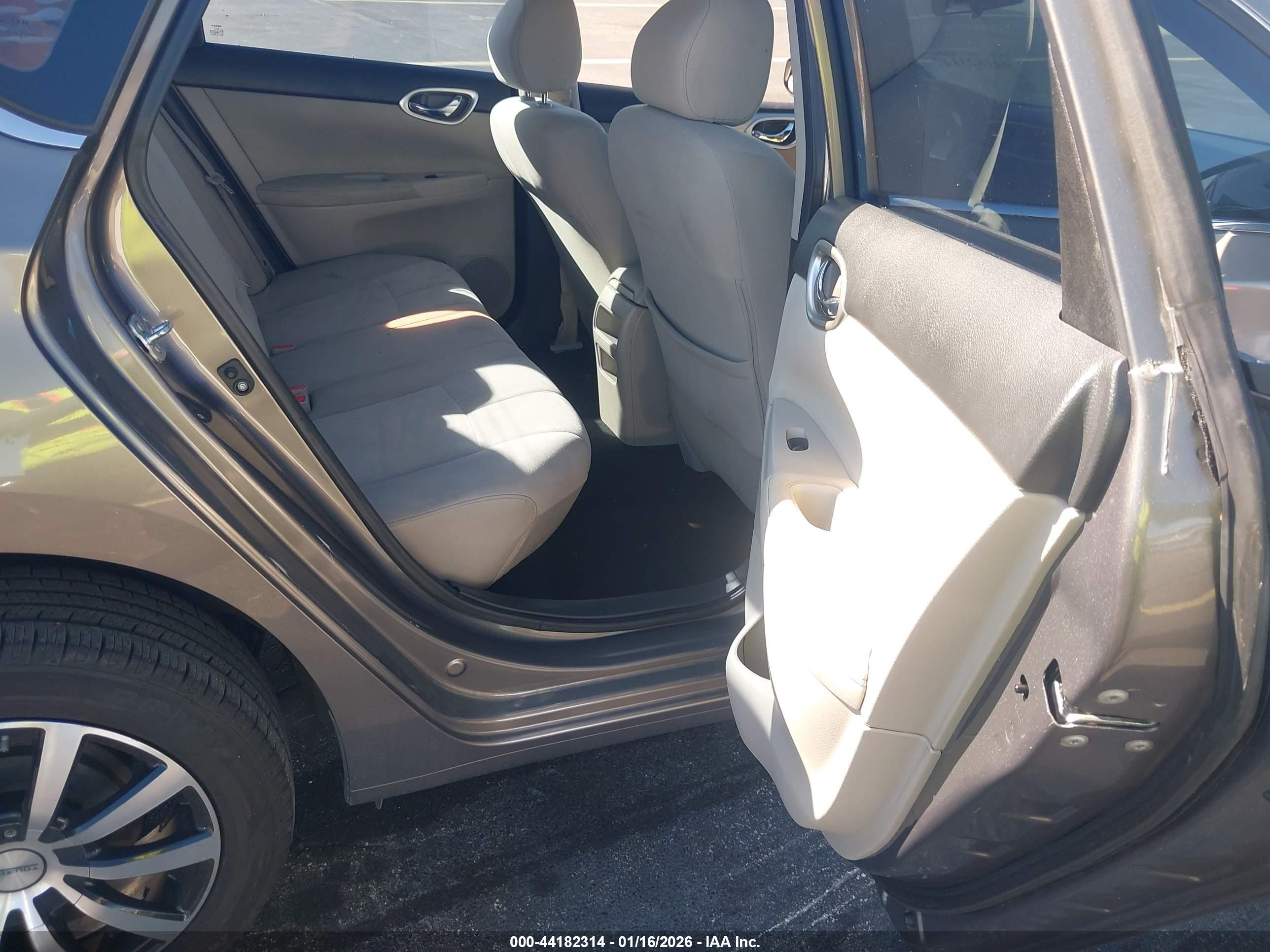 NISSAN SENTRA image 8