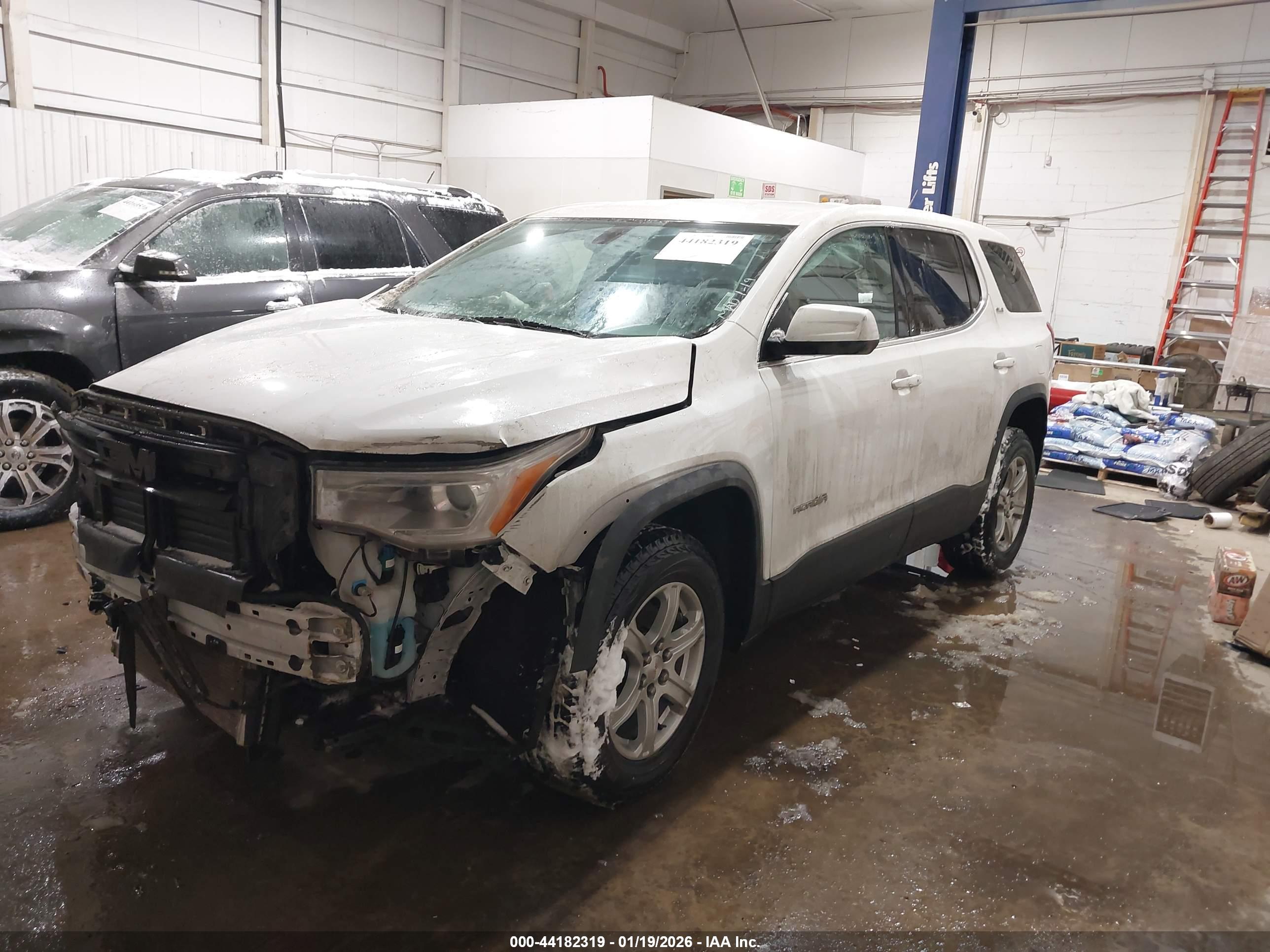 GMC ACADIA image 2