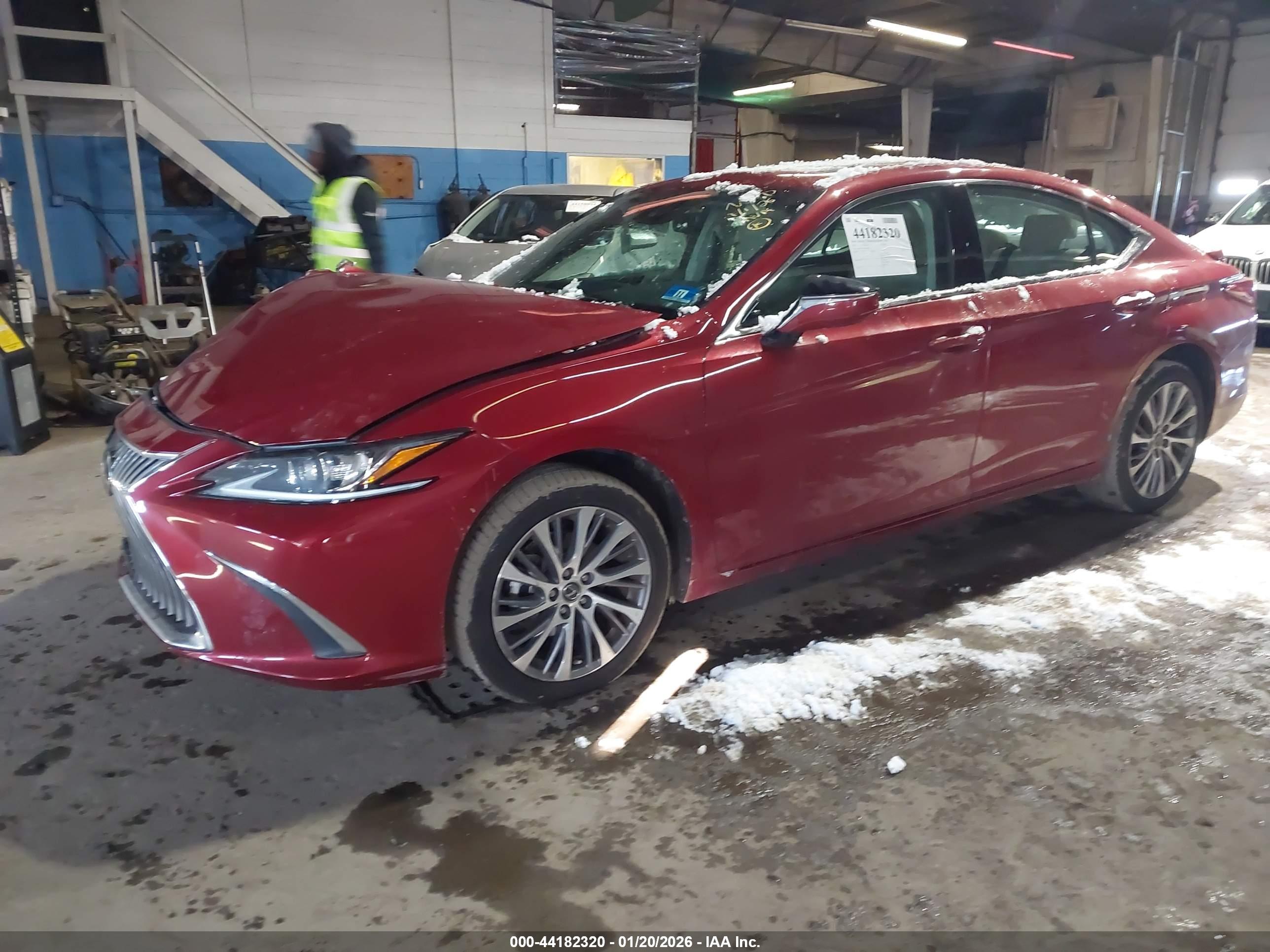 LEXUS ES image 2