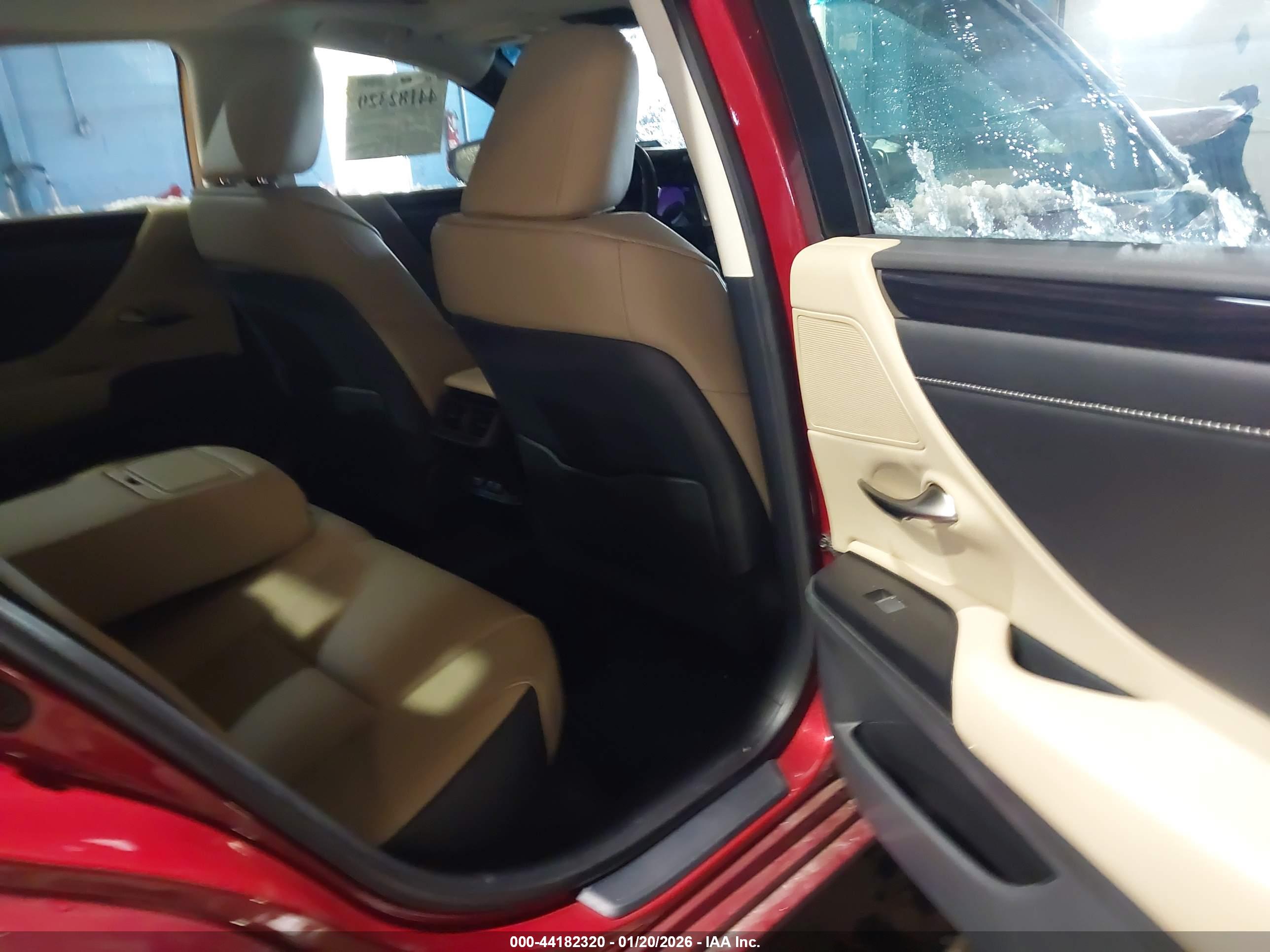 LEXUS ES image 8