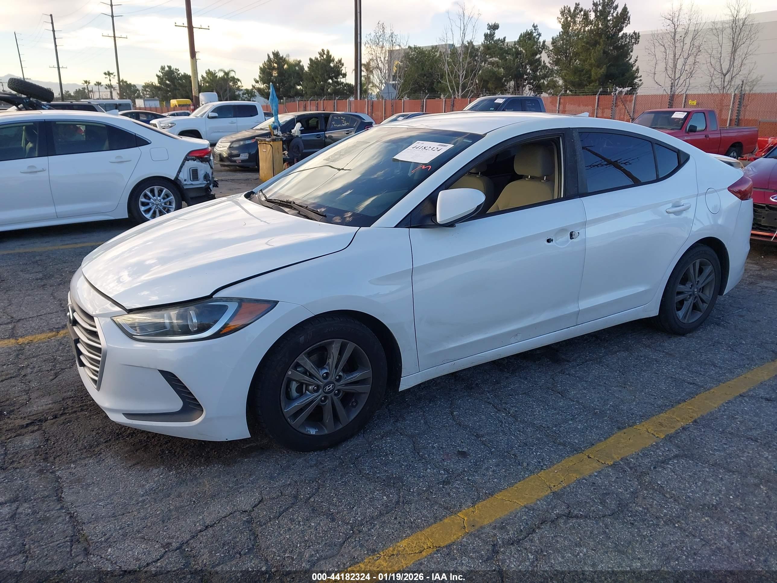 HYUNDAI ELANTRA image 2