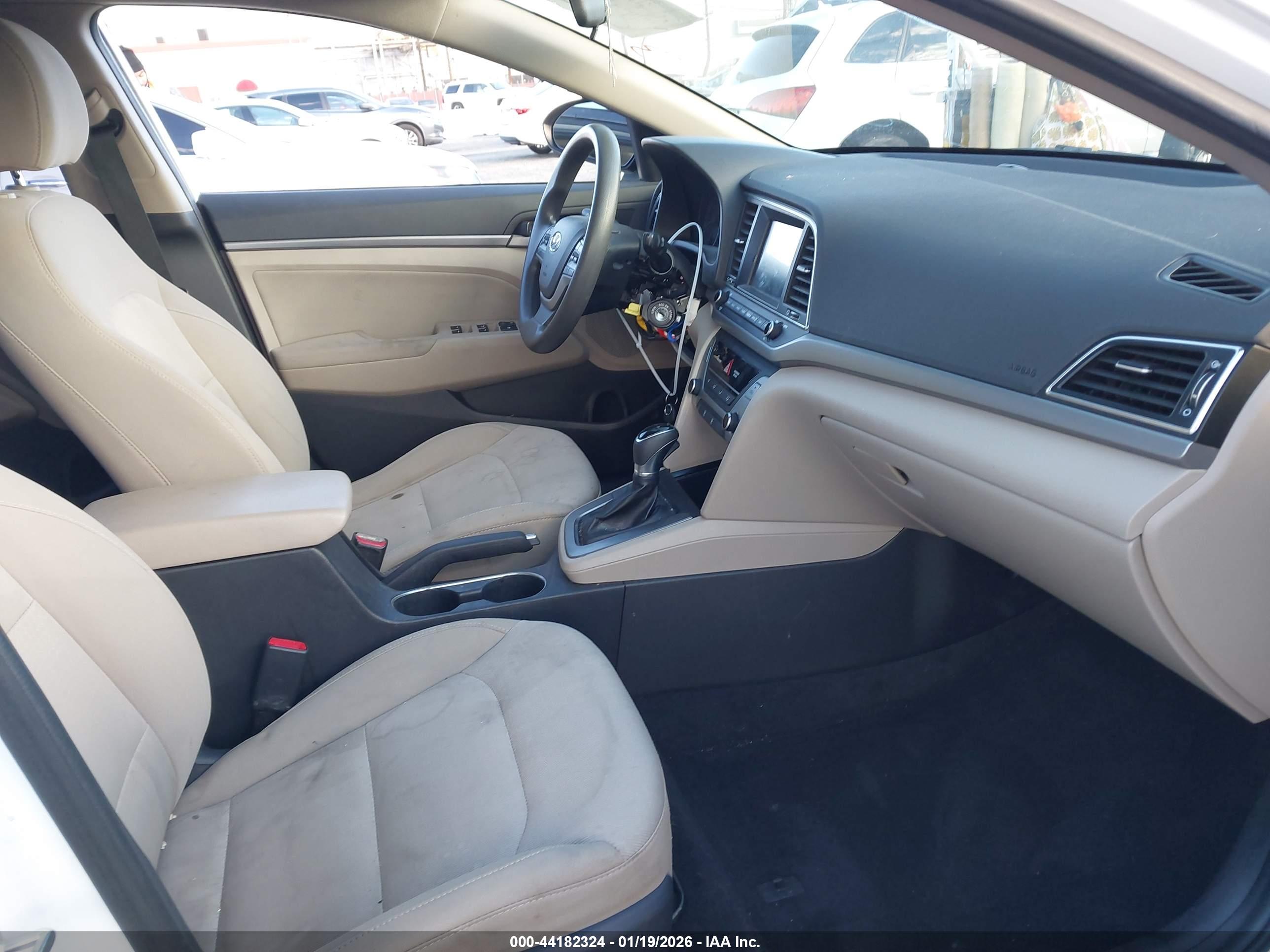 HYUNDAI ELANTRA image 5