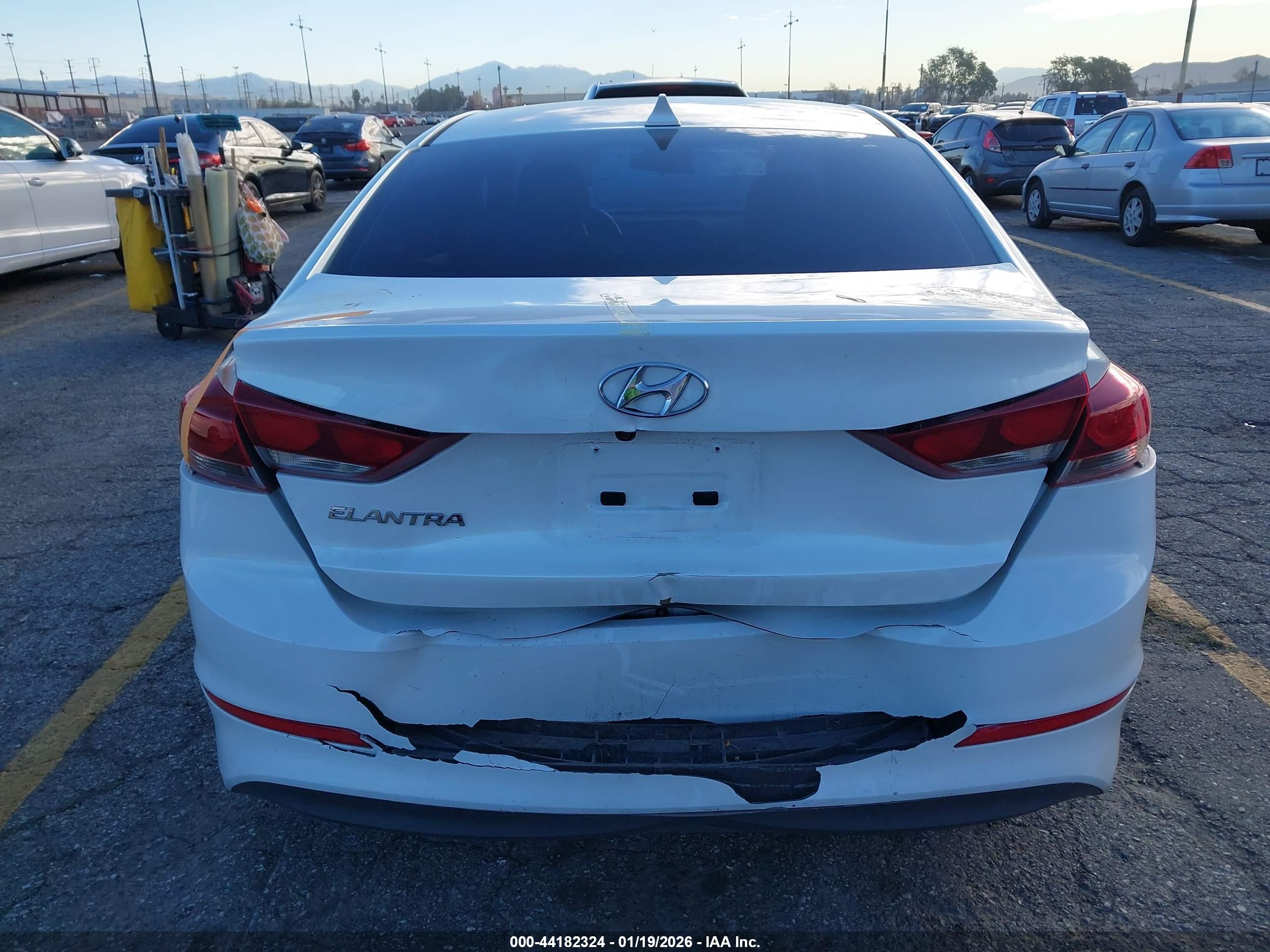 HYUNDAI ELANTRA image 6