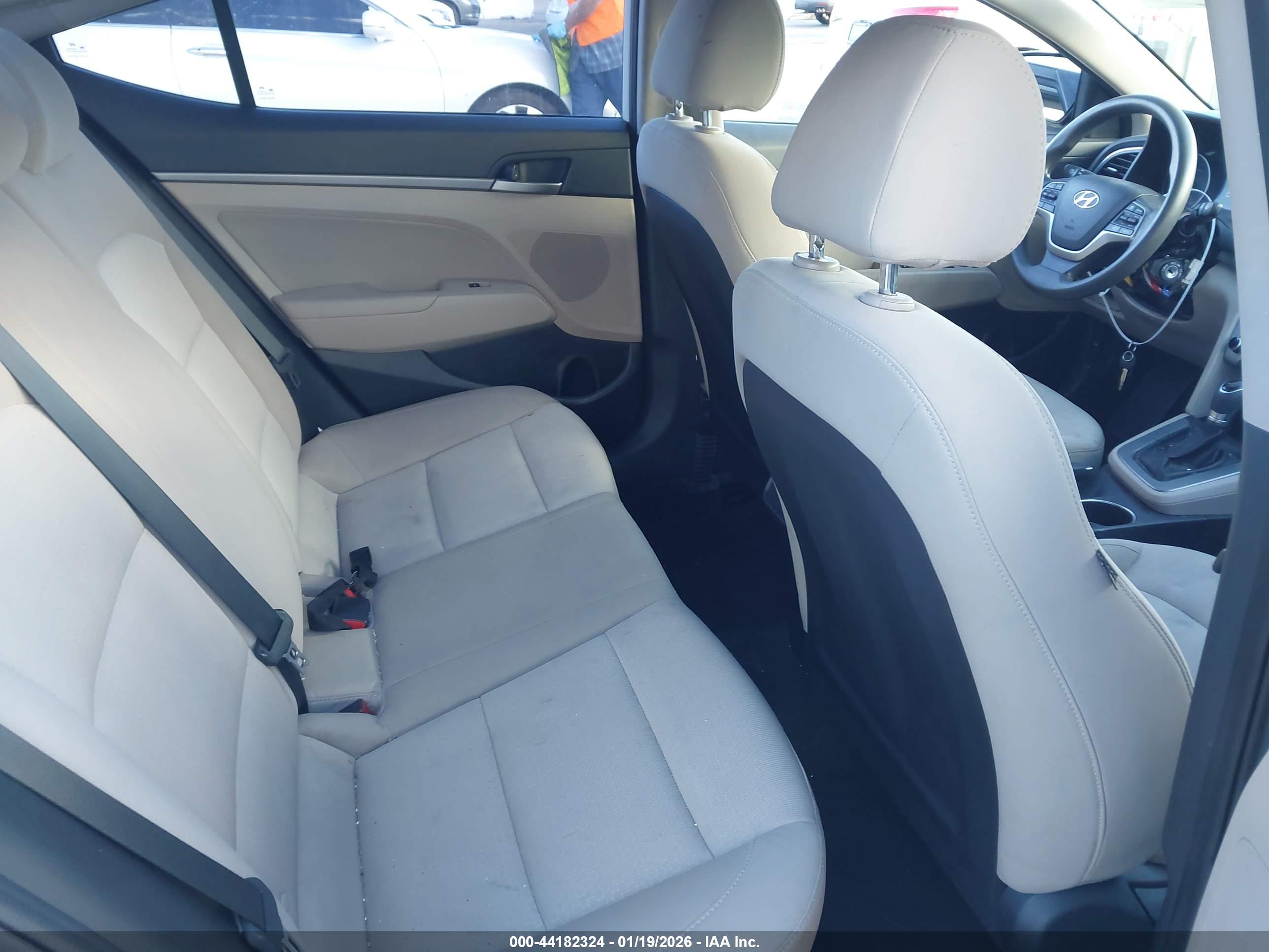 HYUNDAI ELANTRA image 8