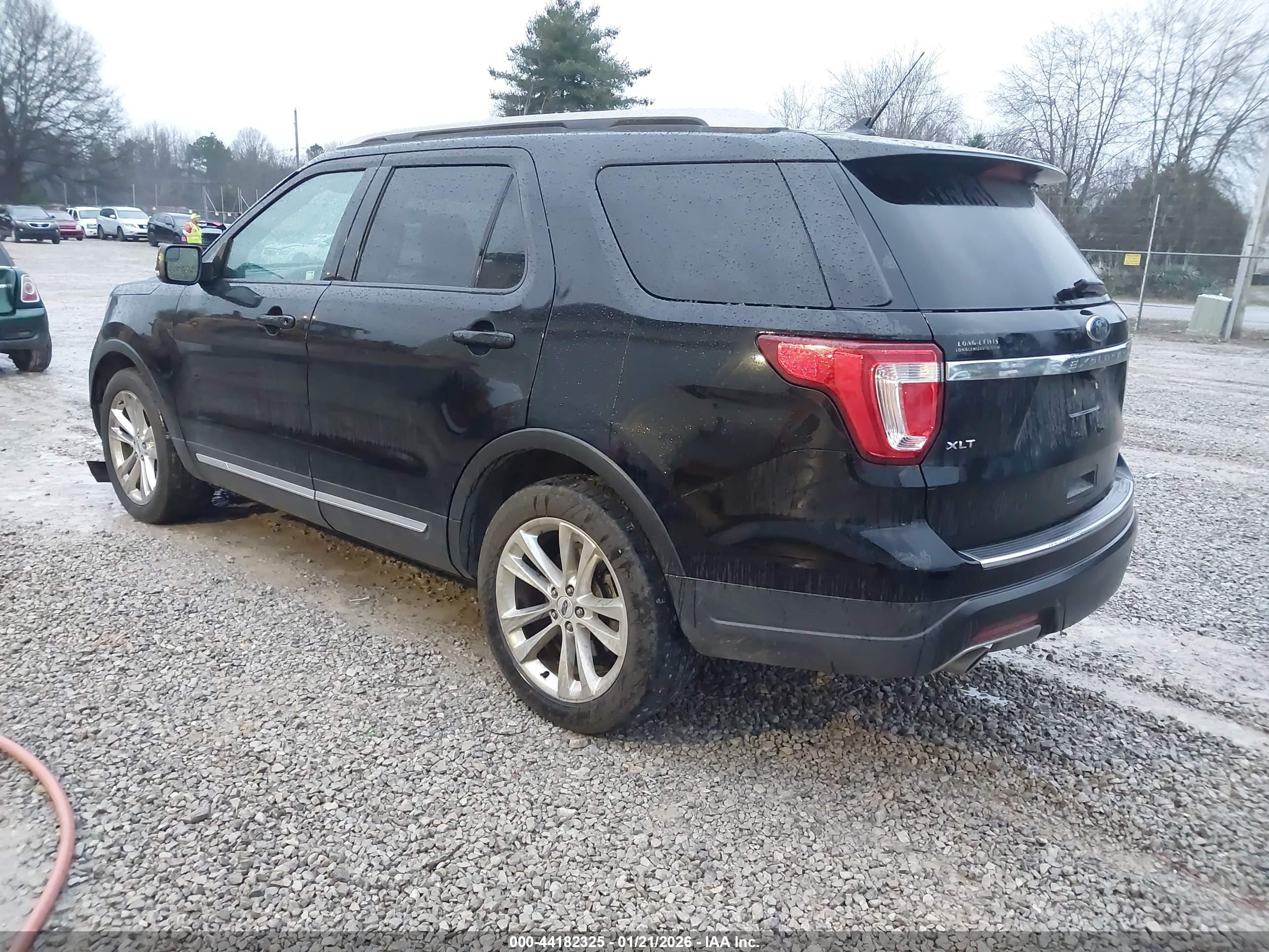 FORD EXPLORER image 3