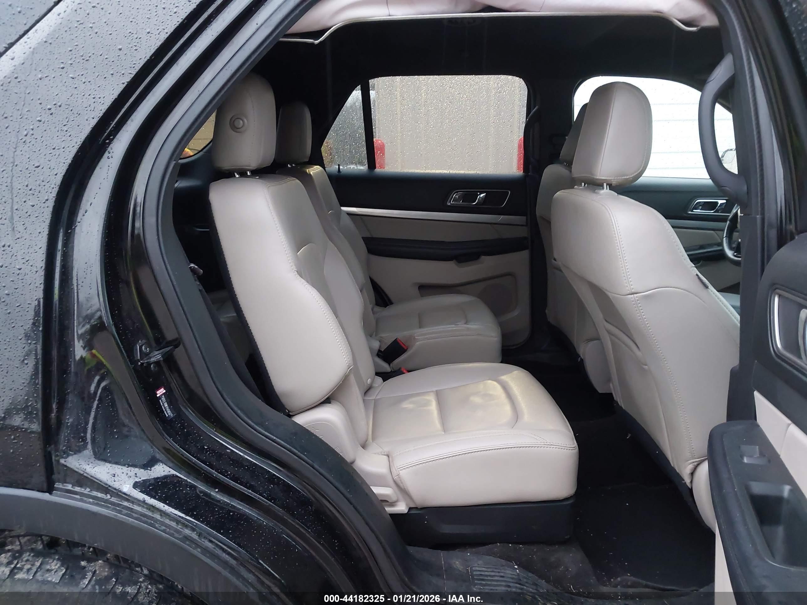 FORD EXPLORER image 8