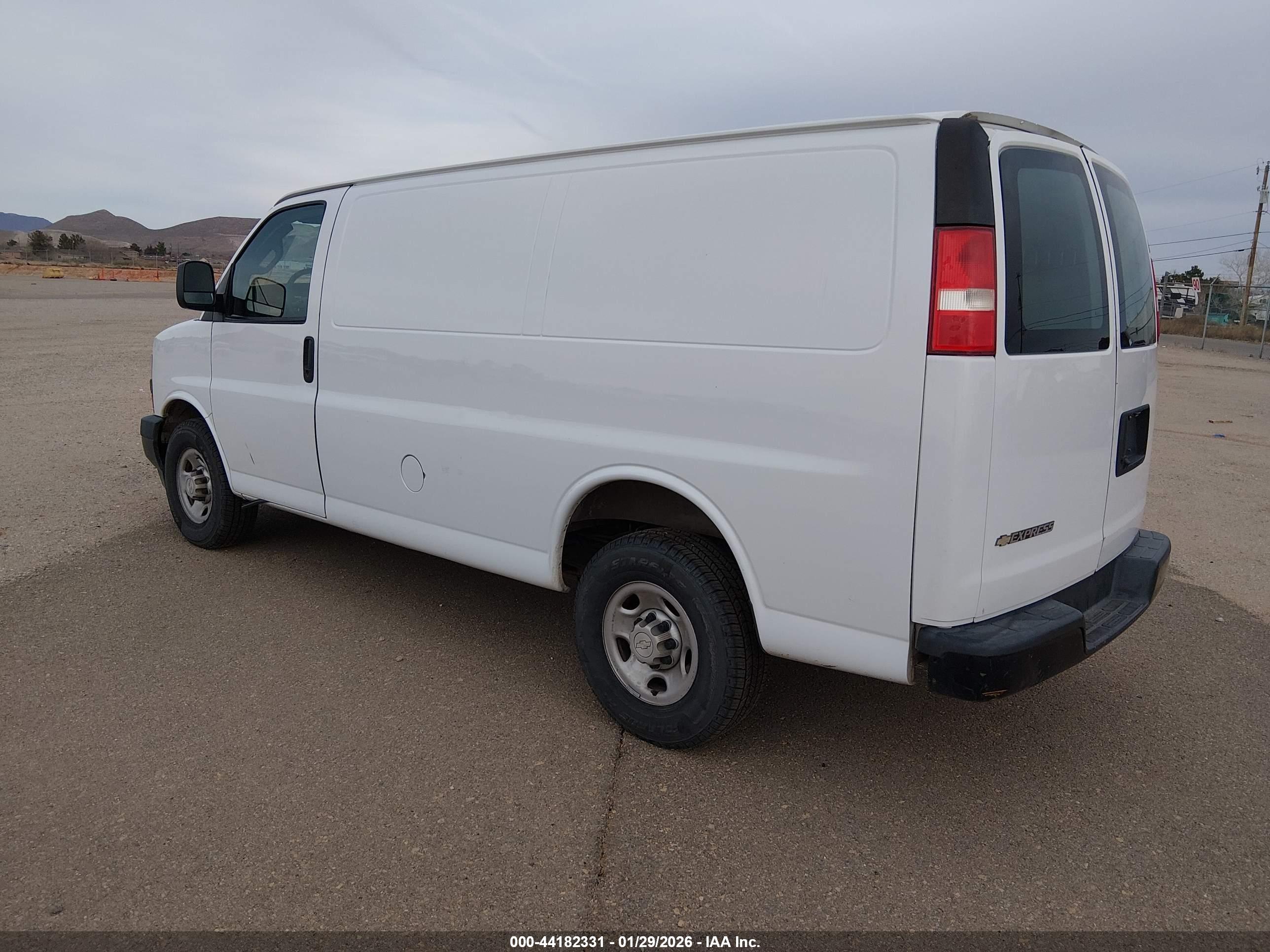 CHEVROLET EXPRESS image 3