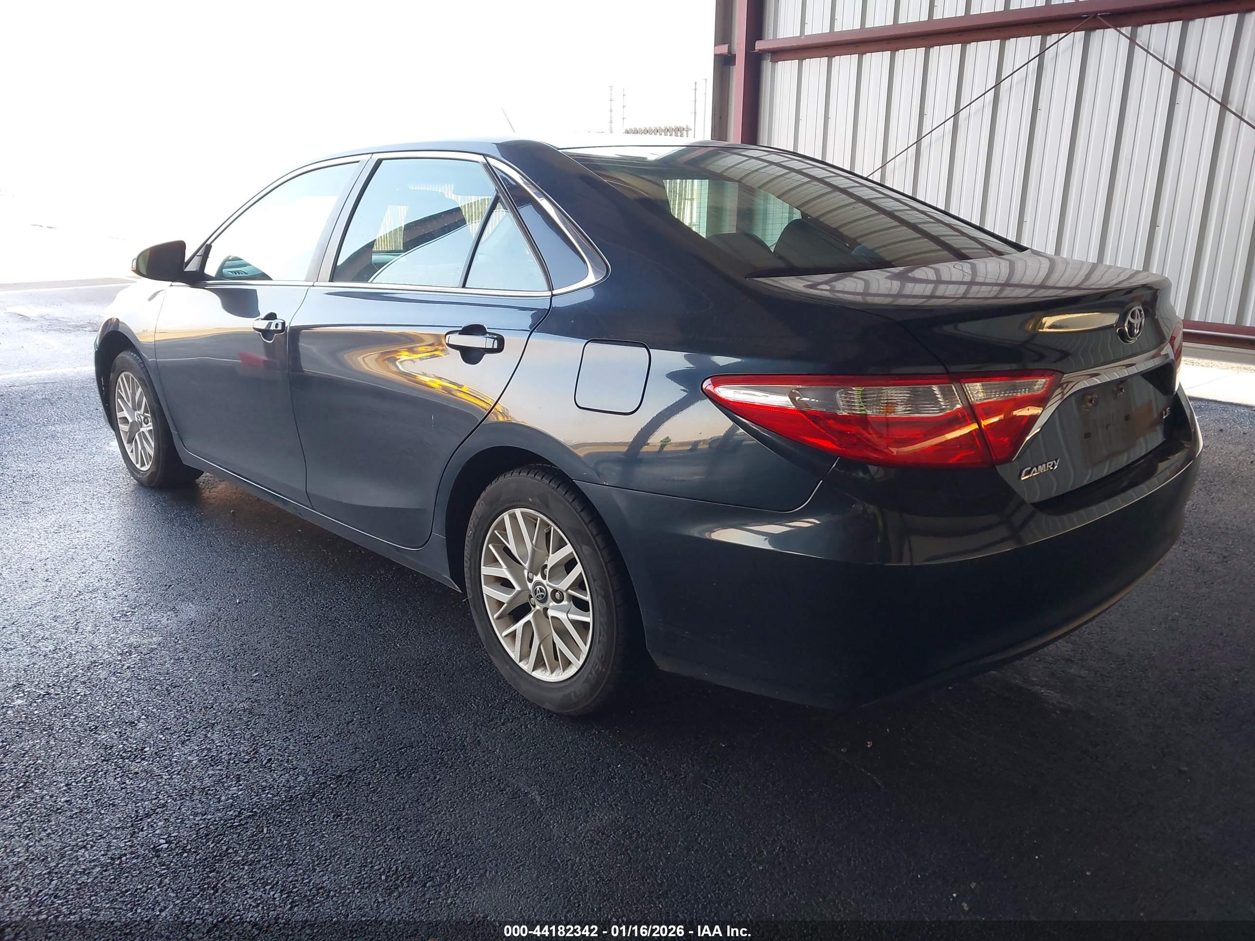 TOYOTA CAMRY image 3