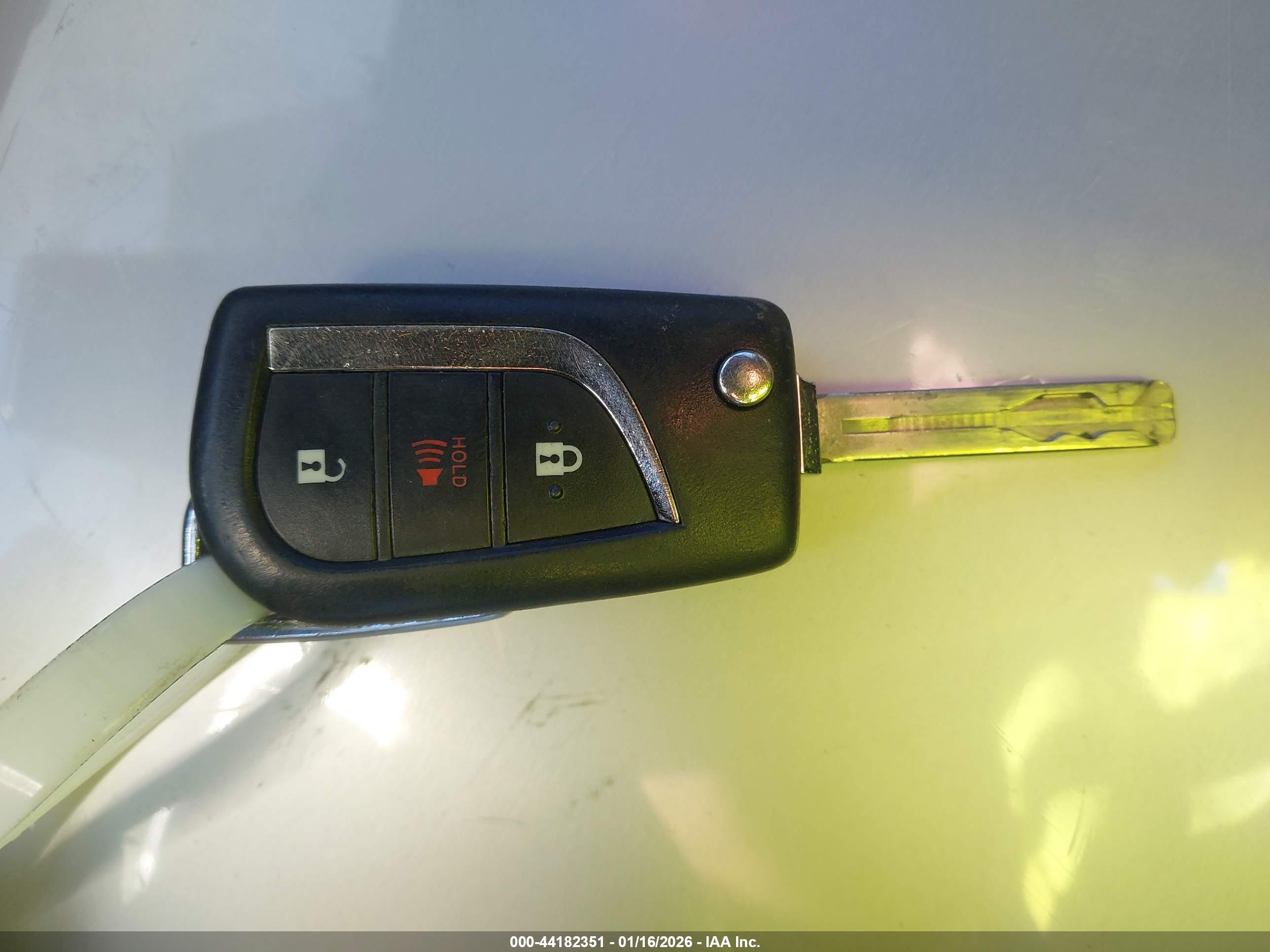 TOYOTA C-HR image 11