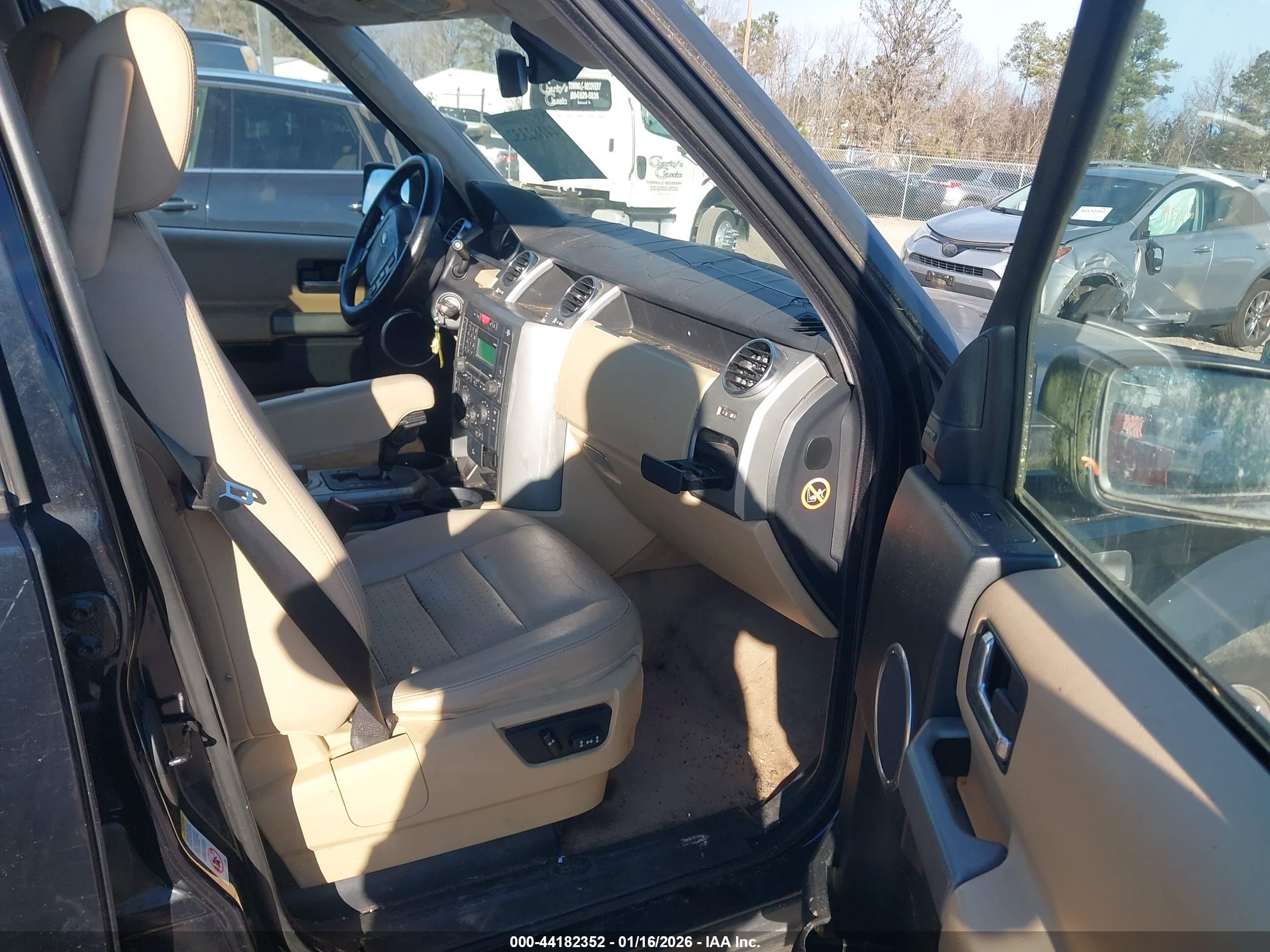 LAND ROVER image 5