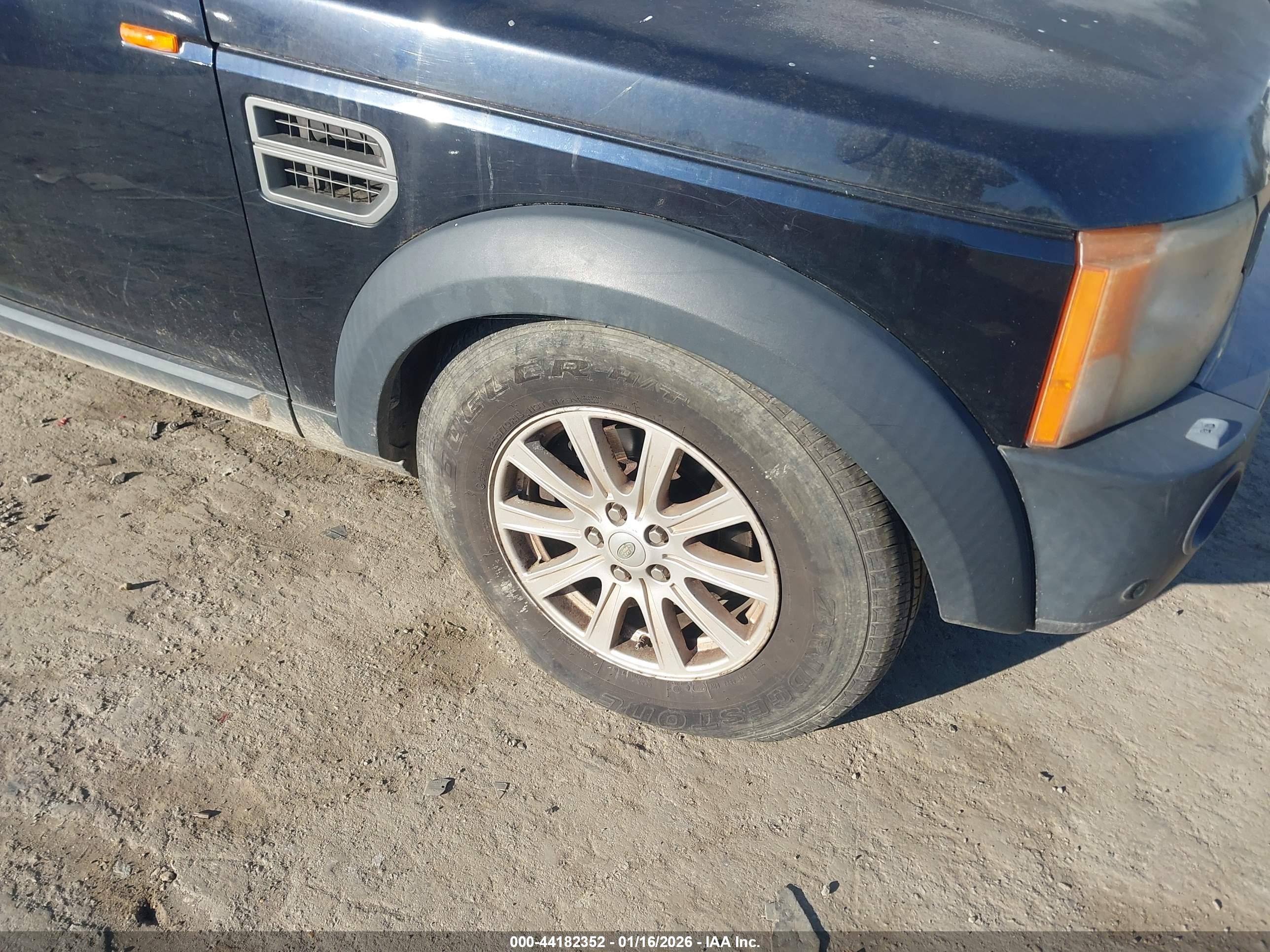 LAND ROVER image 6