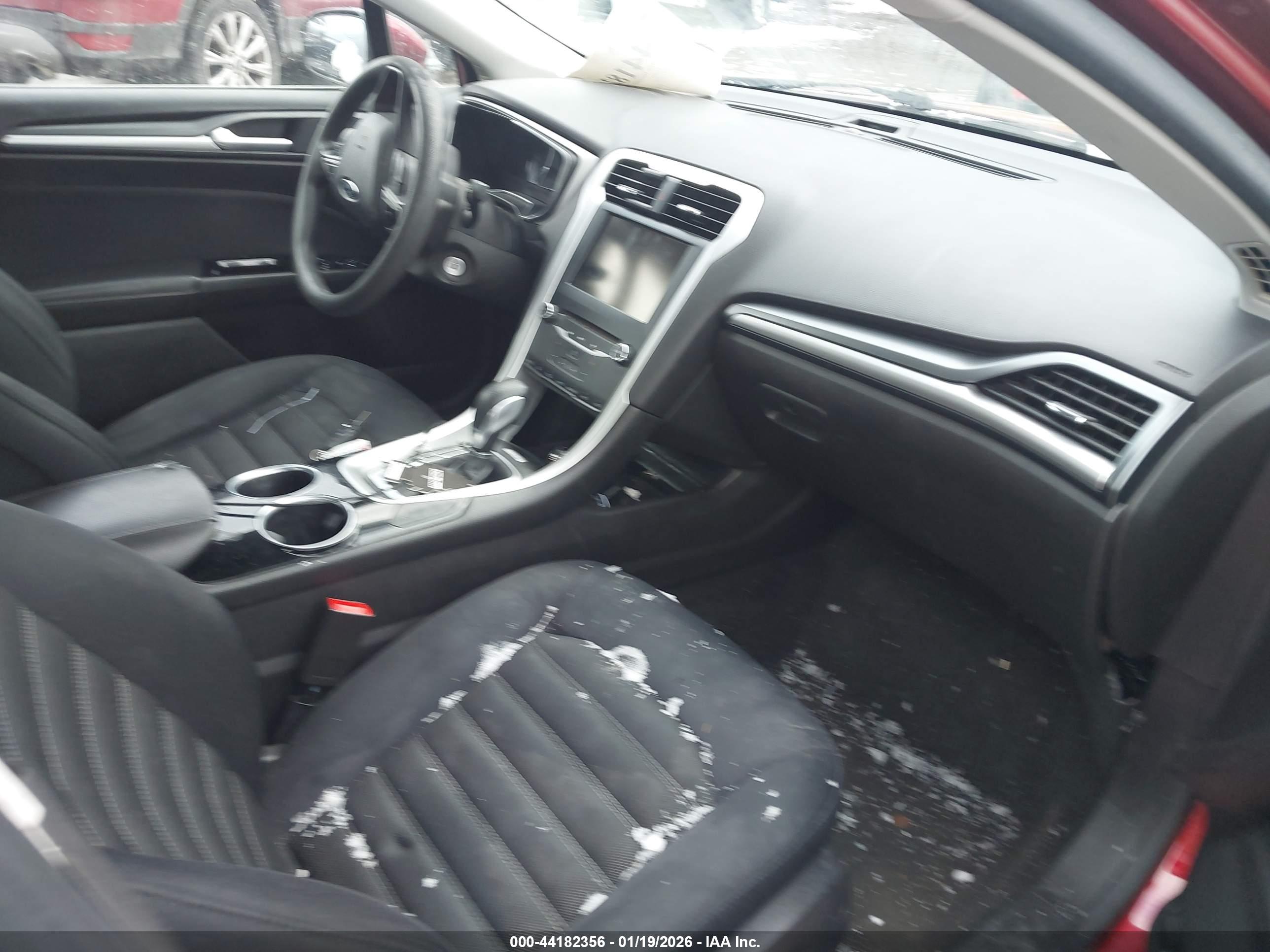FORD FUSION image 5