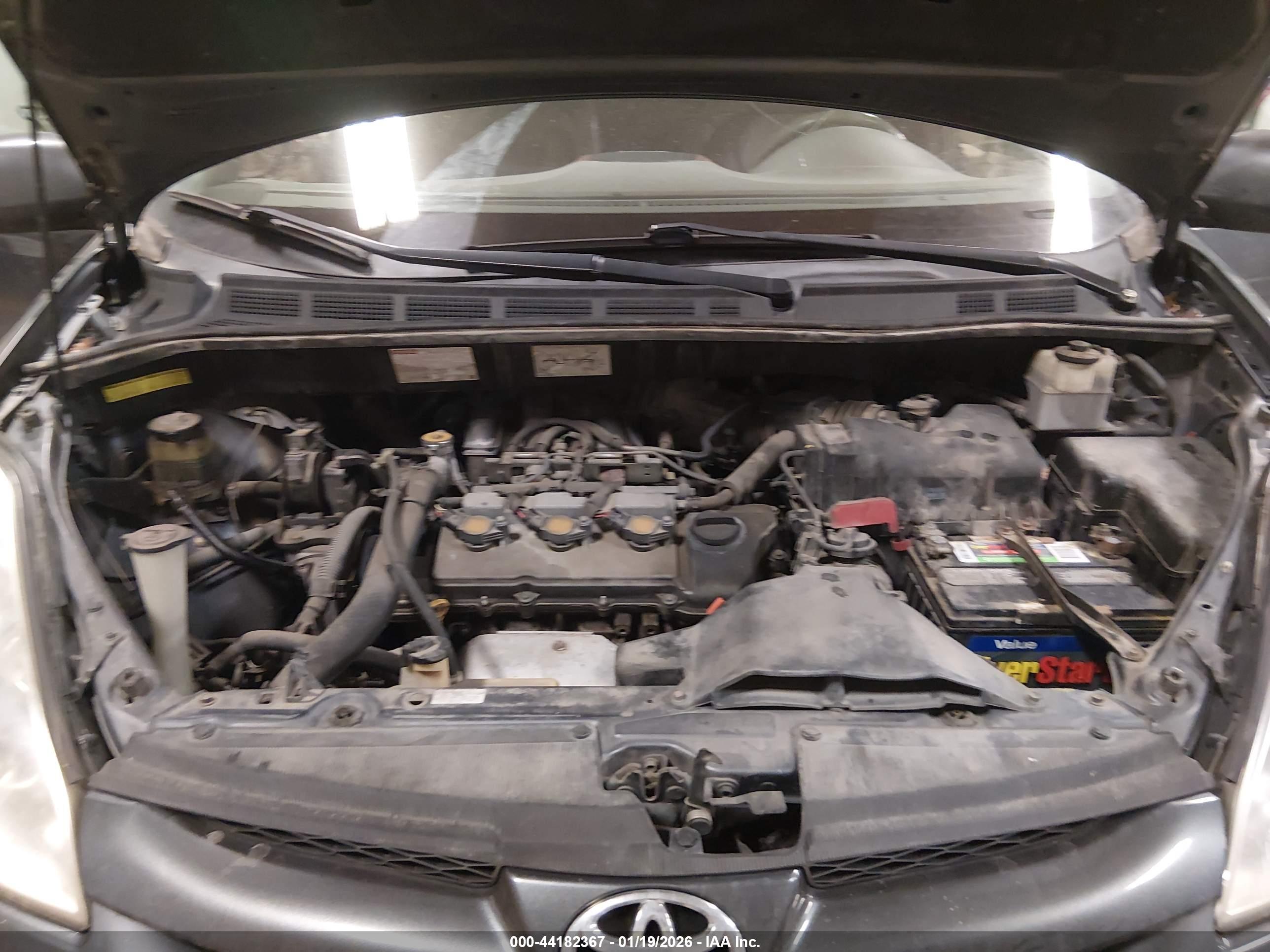 TOYOTA SIENNA image 10