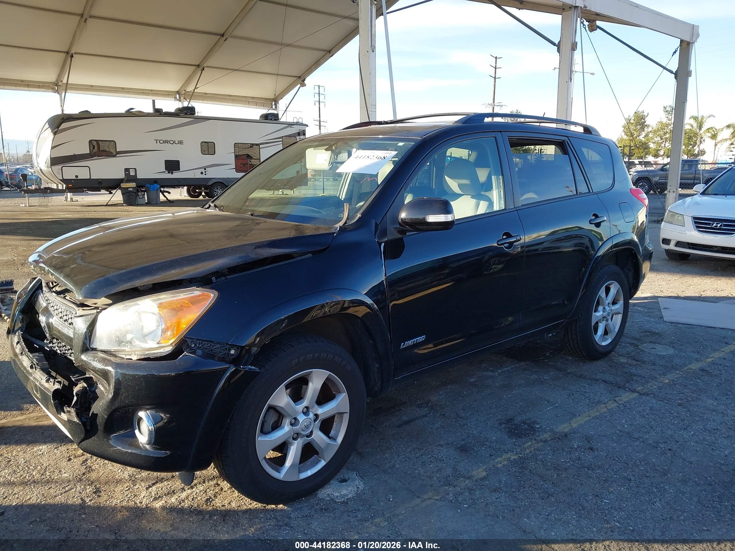 TOYOTA RAV4 image 2