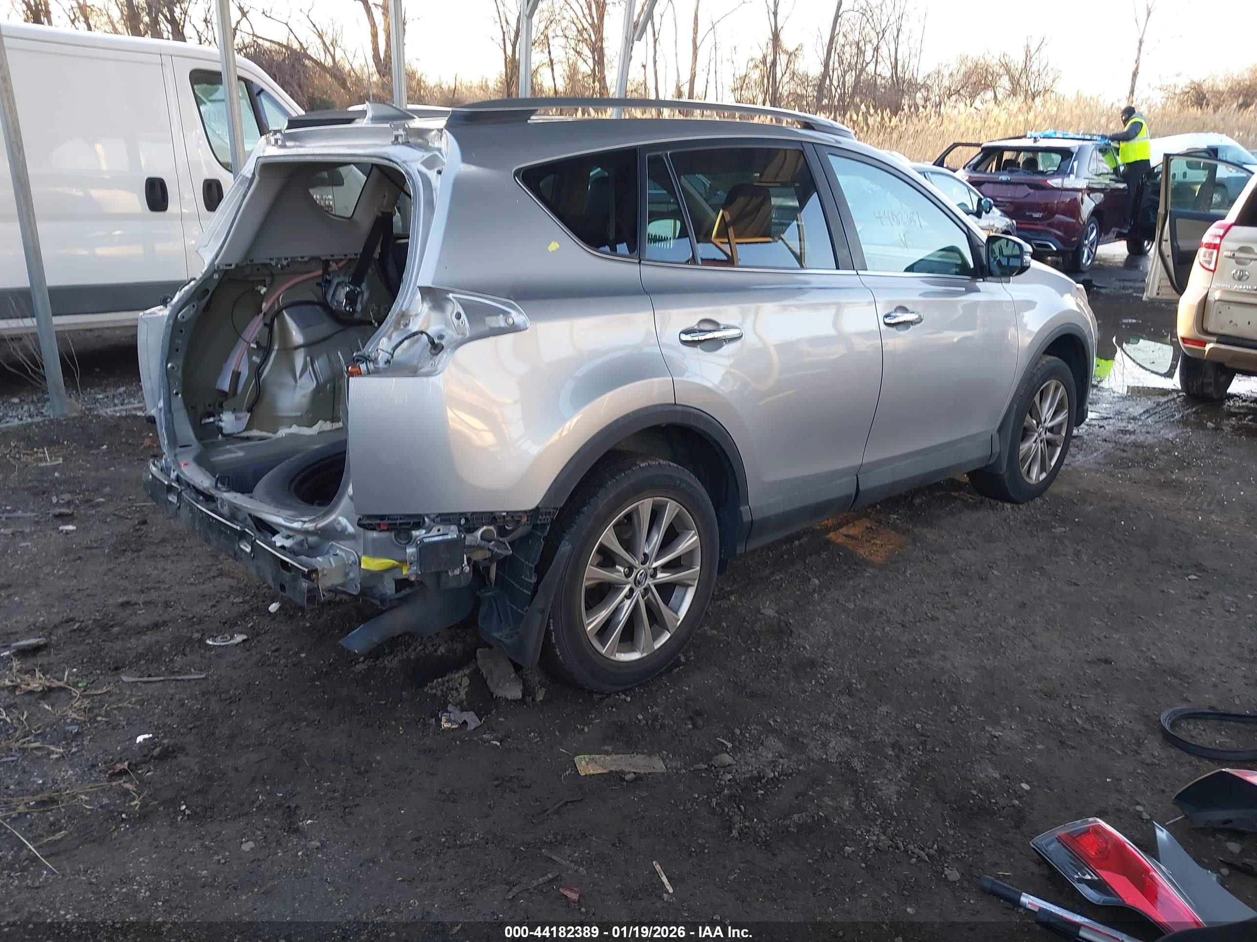 TOYOTA RAV4 image 4