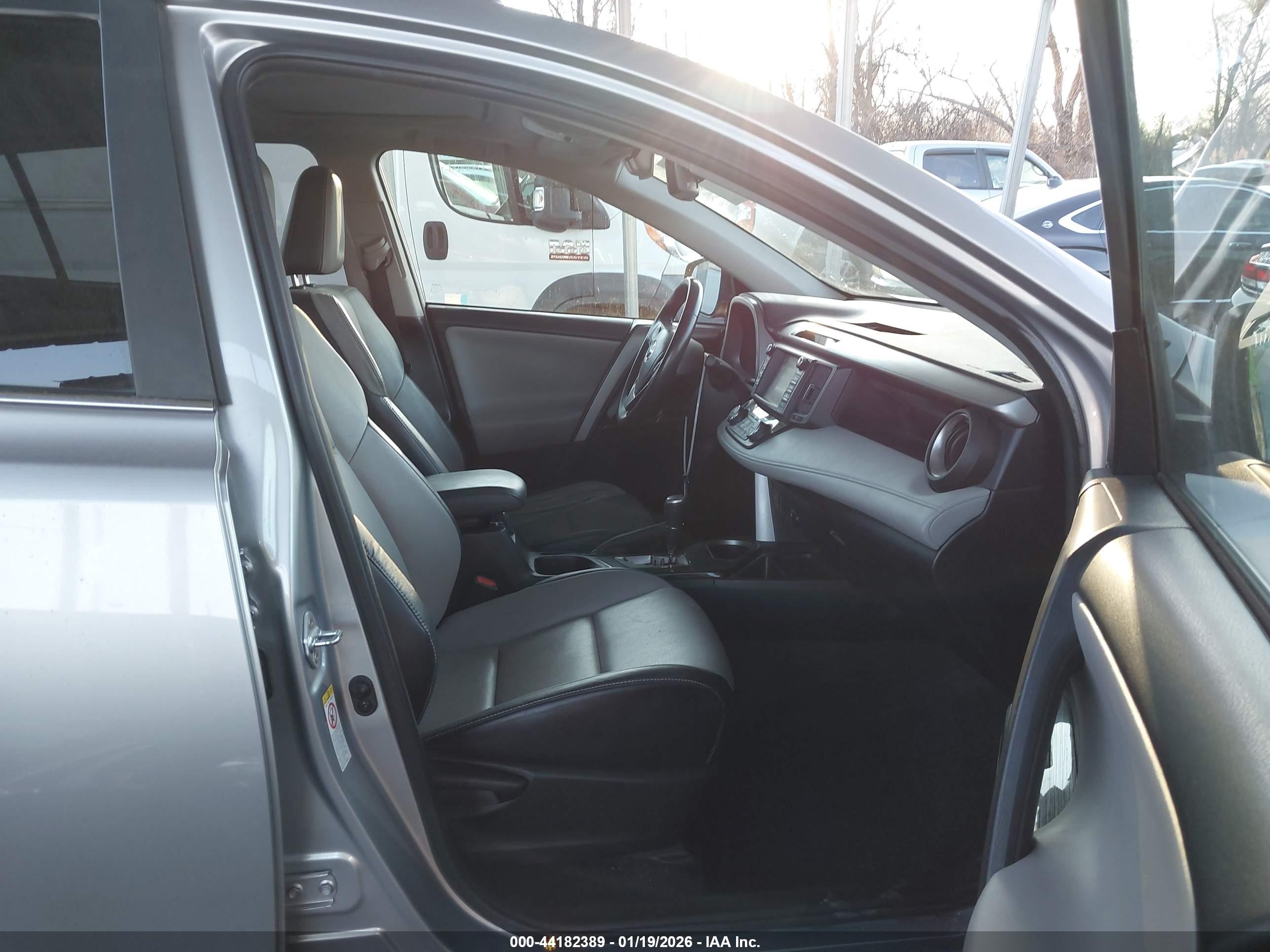TOYOTA RAV4 image 5