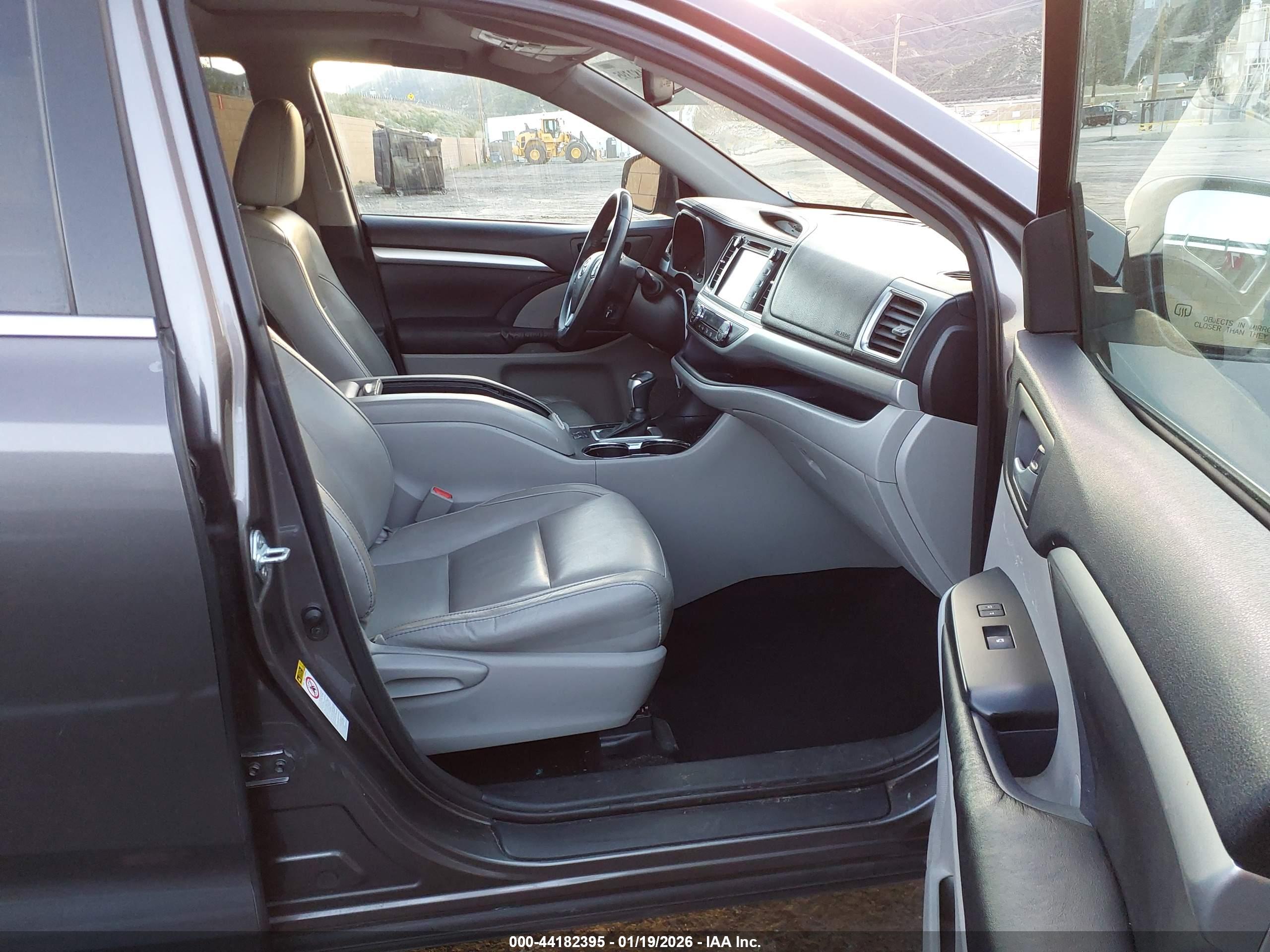TOYOTA HIGHLANDER image 5