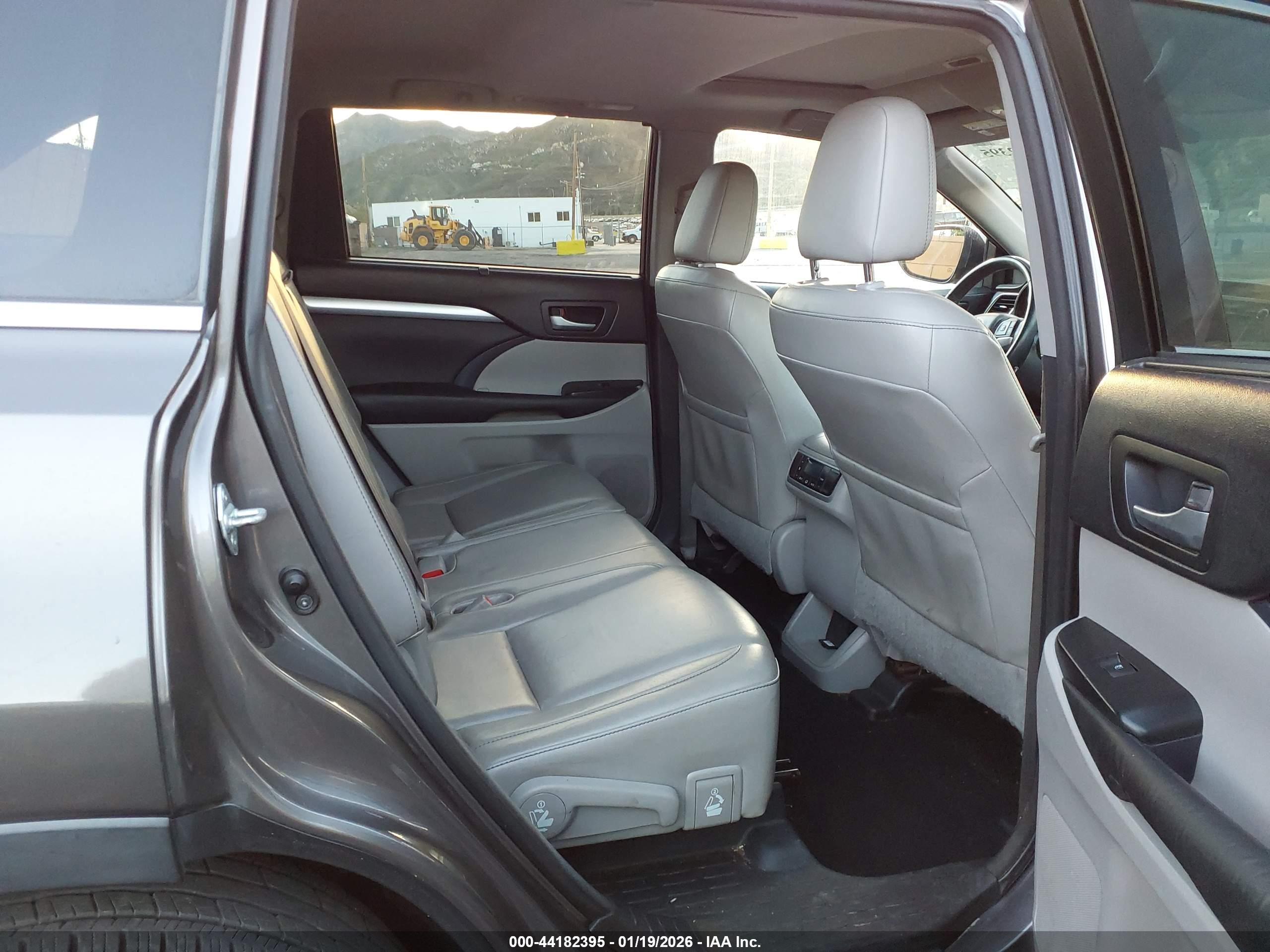 TOYOTA HIGHLANDER image 8