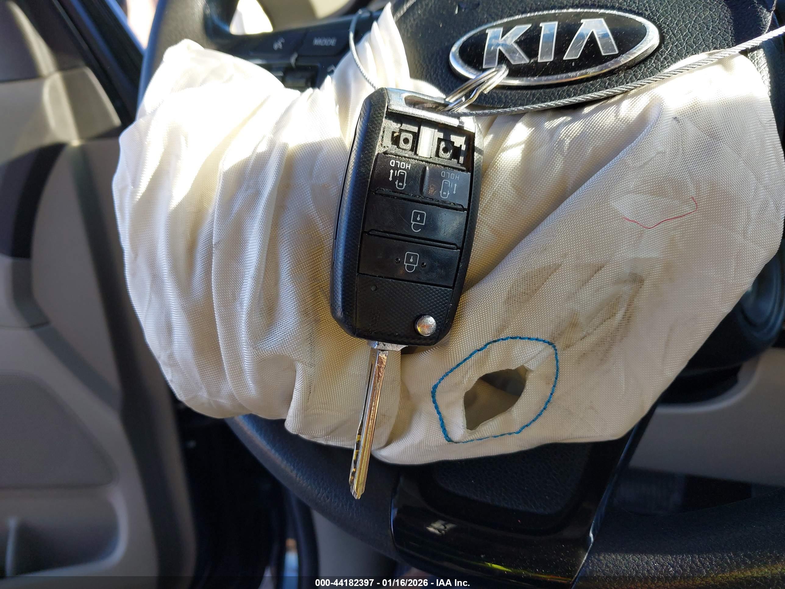KIA SEDONA image 11