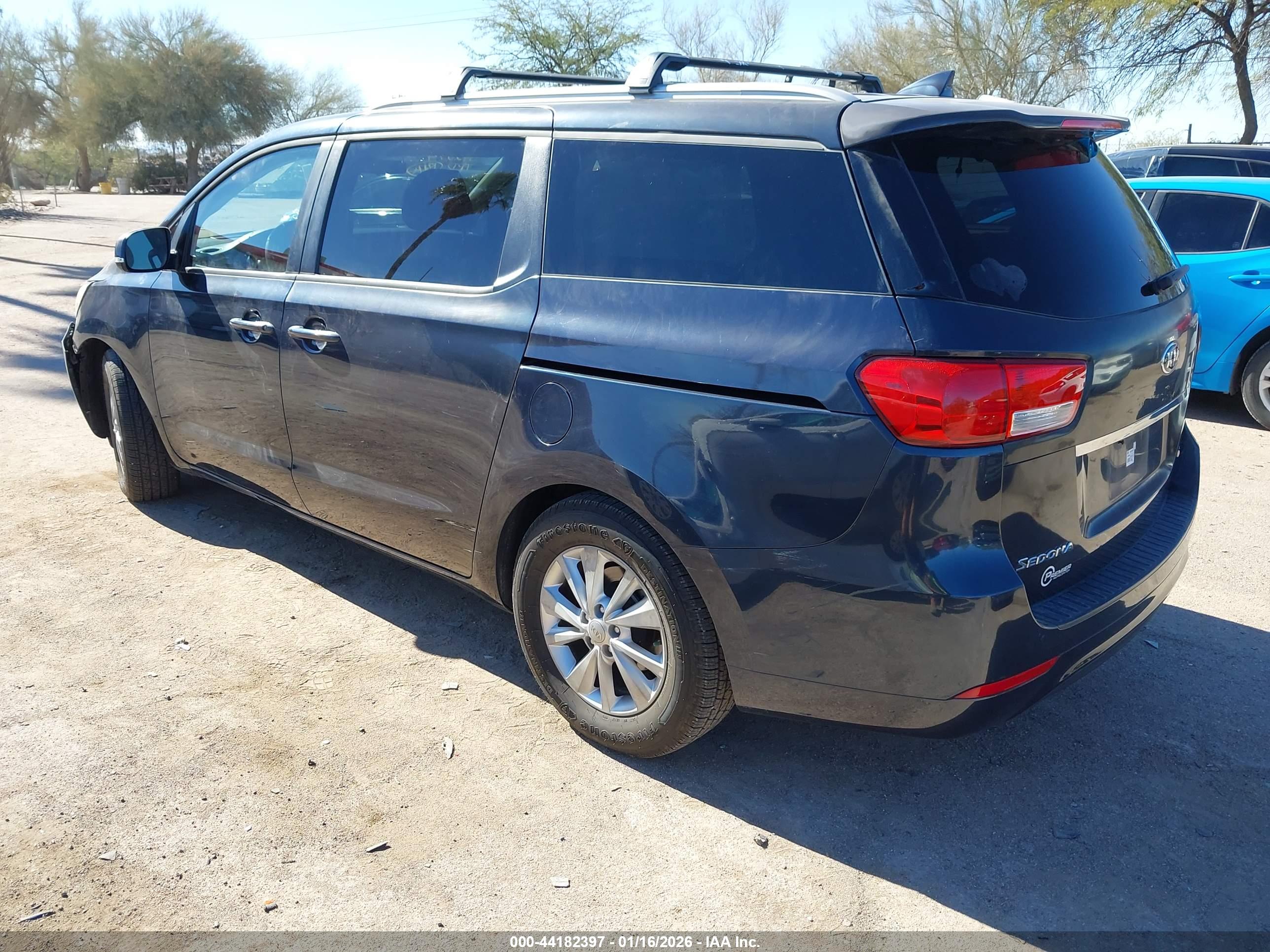 KIA SEDONA image 3