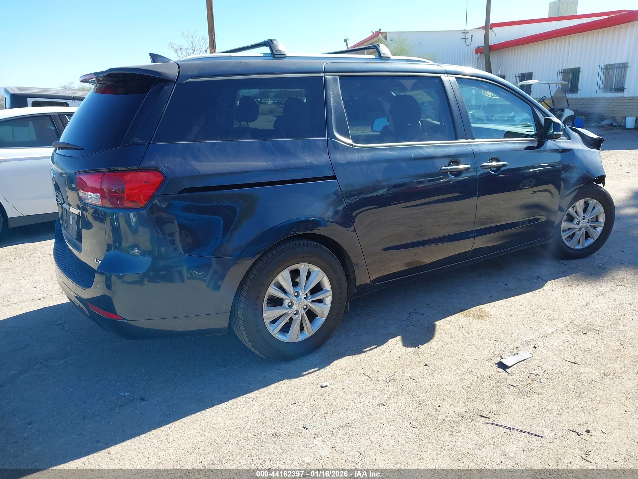 KIA SEDONA image 4
