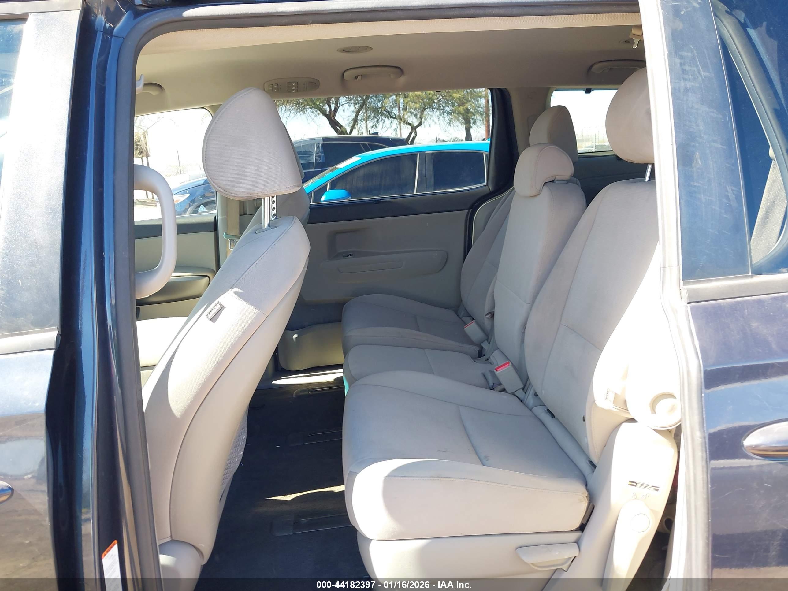 KIA SEDONA image 8
