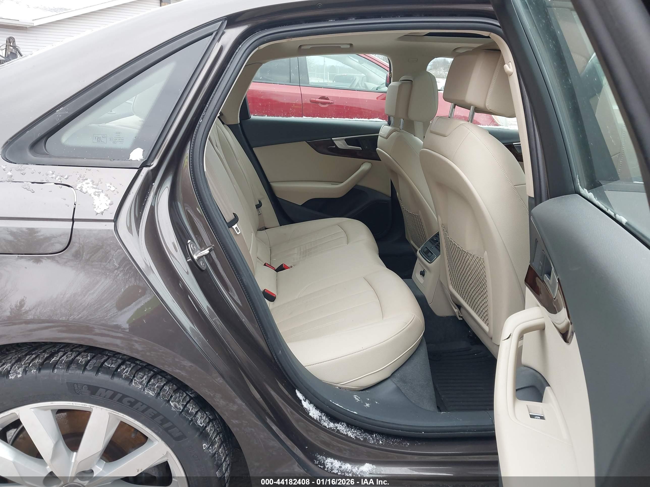 AUDI A4 image 8