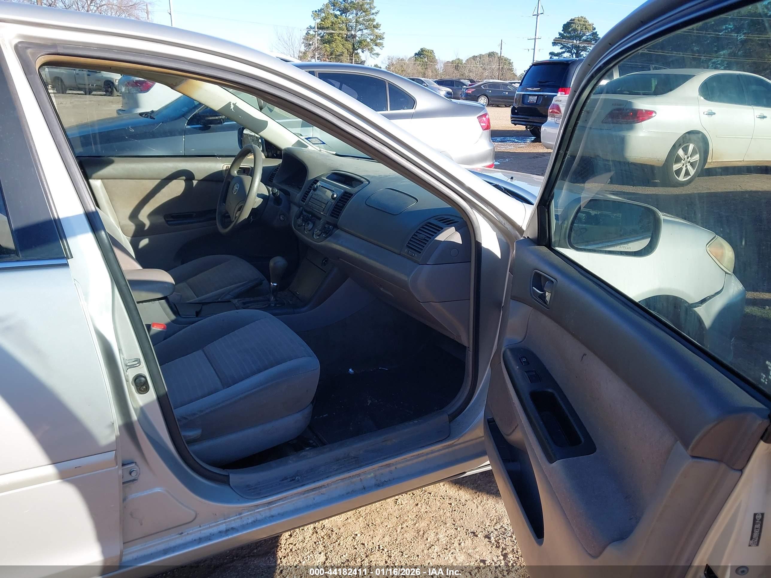 TOYOTA CAMRY image 5