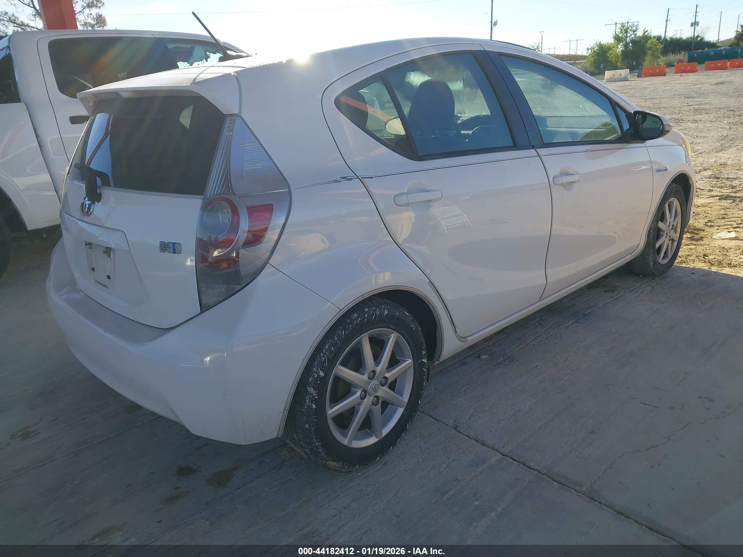 TOYOTA PRIUS image 4