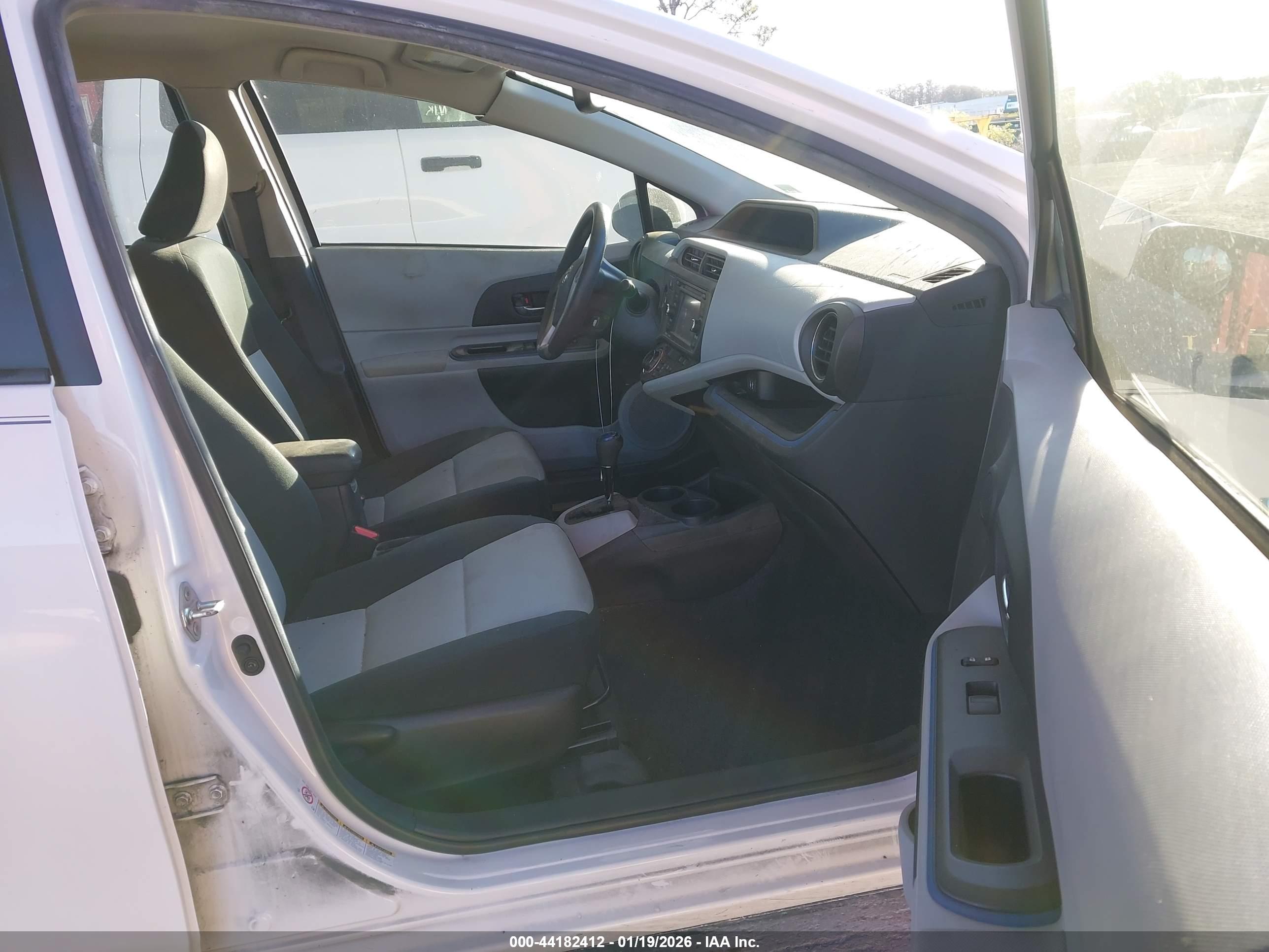 TOYOTA PRIUS image 5