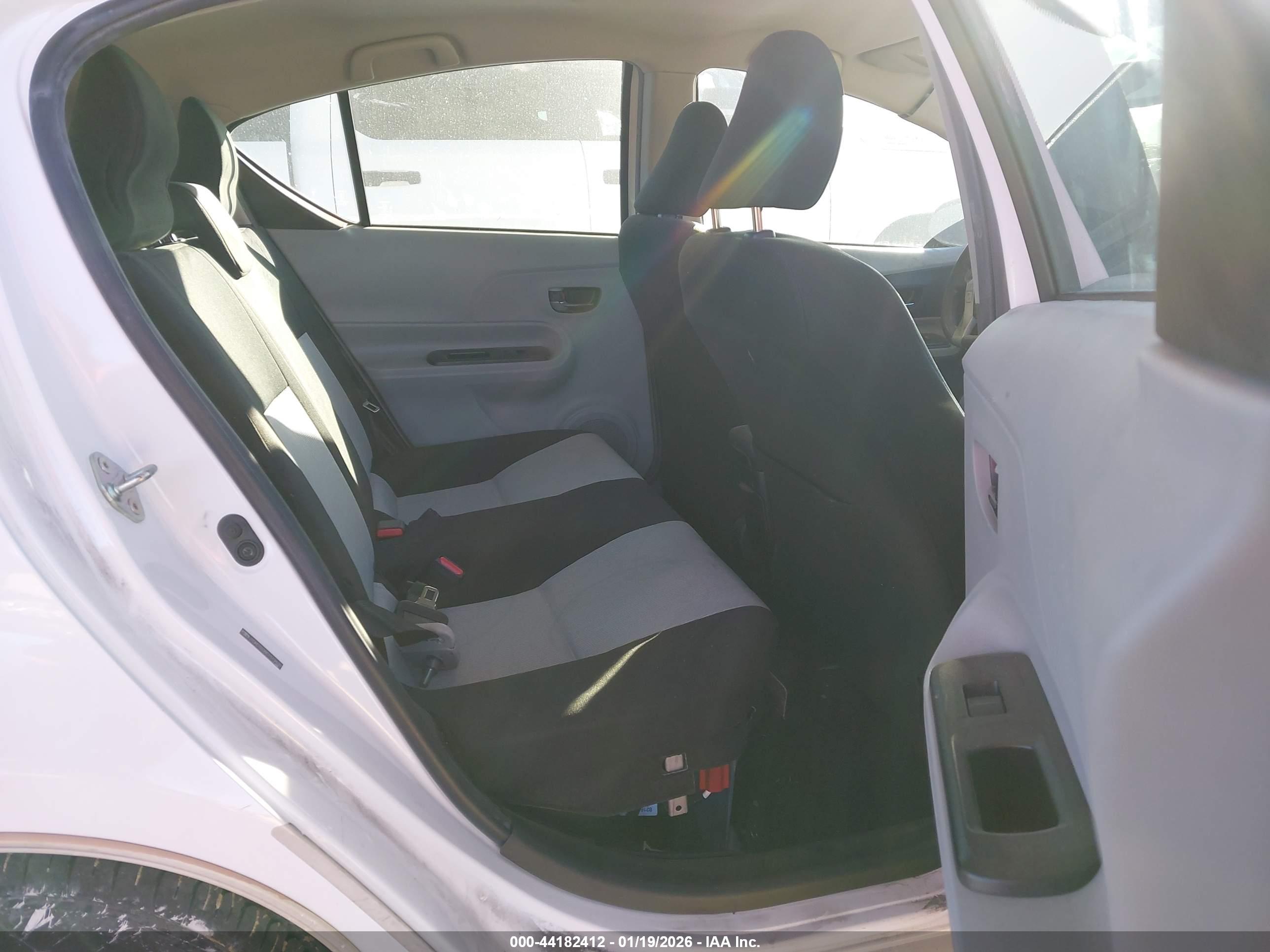 TOYOTA PRIUS image 8