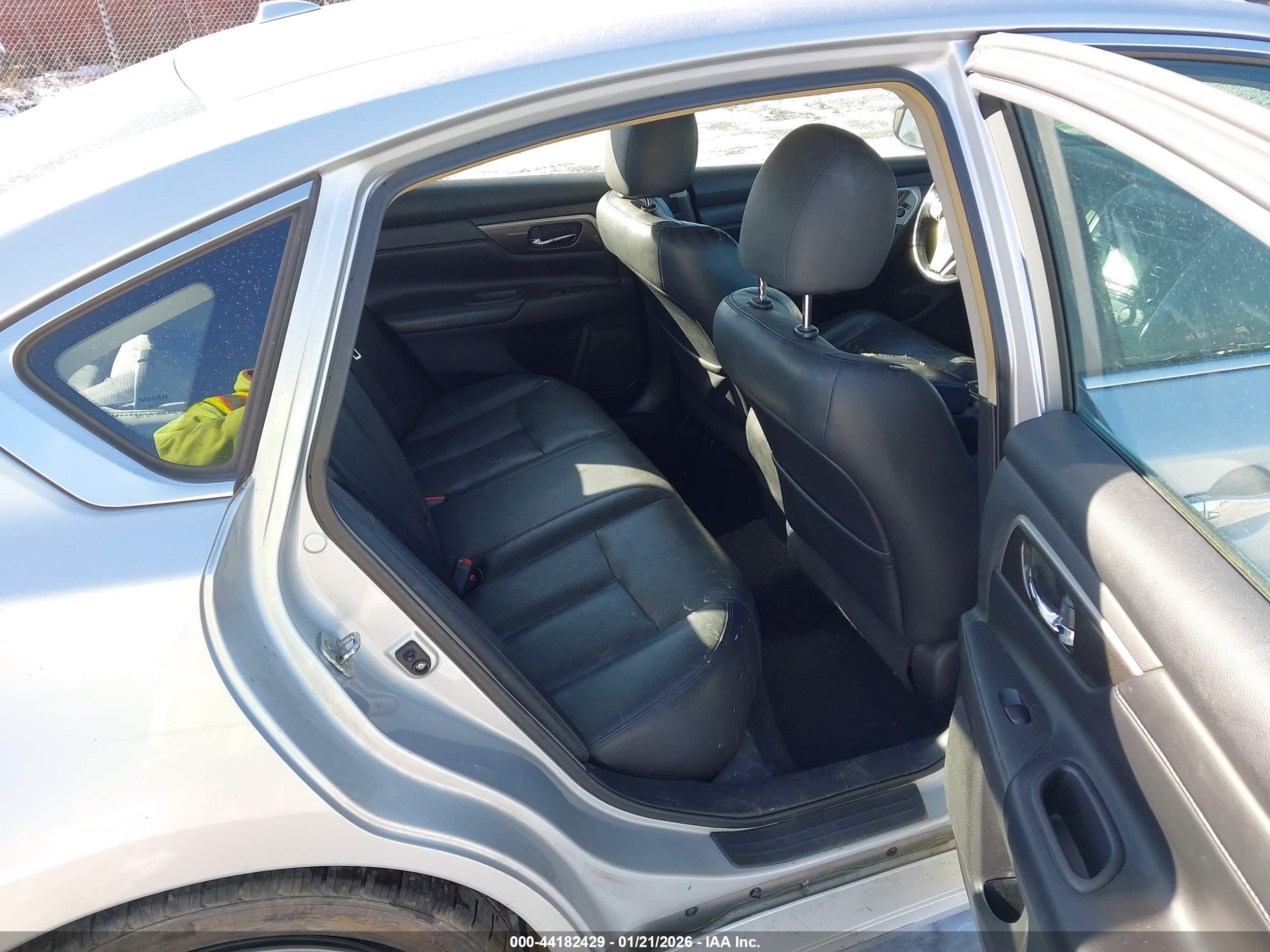 NISSAN ALTIMA image 8