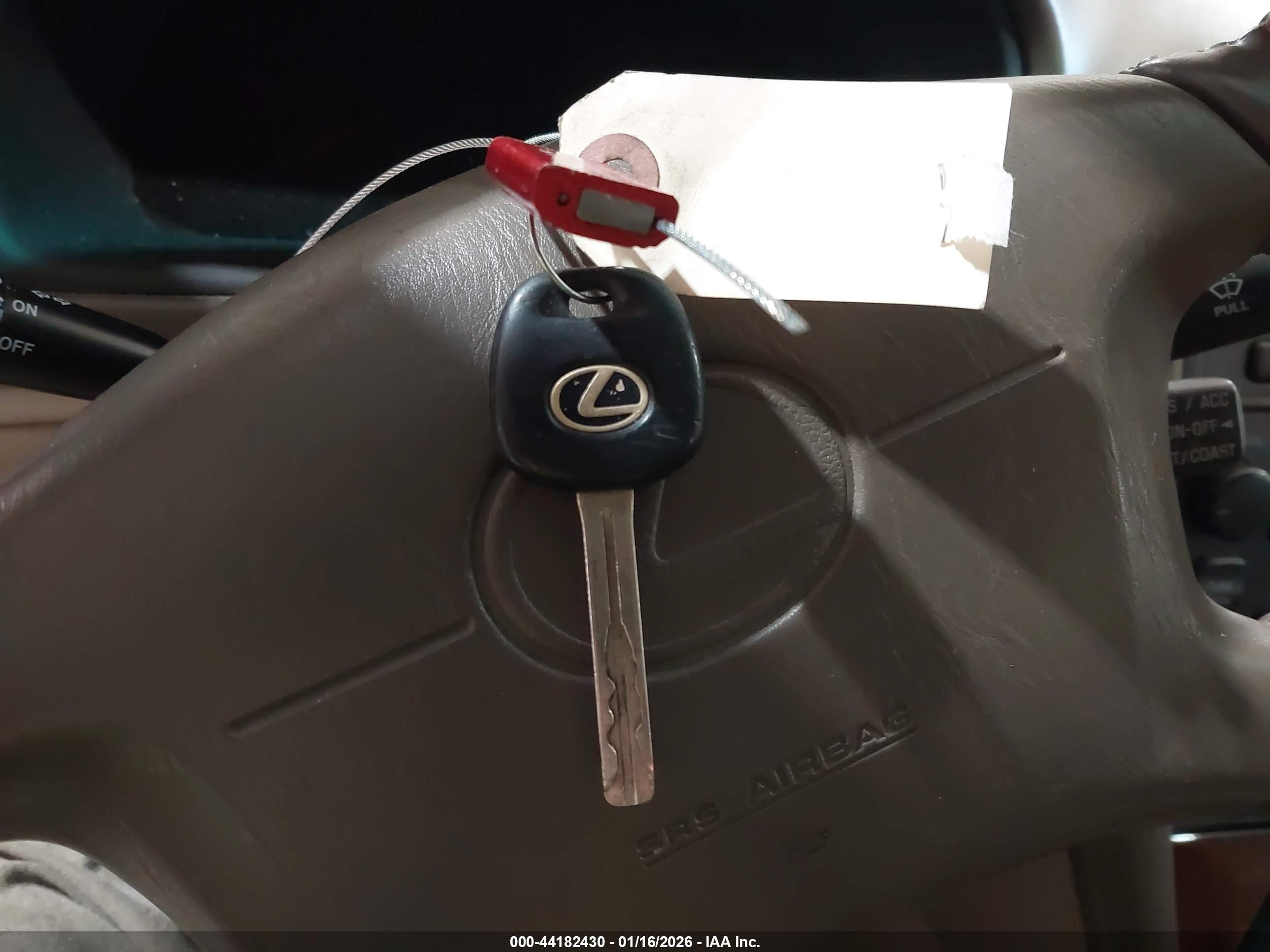 LEXUS ES image 11