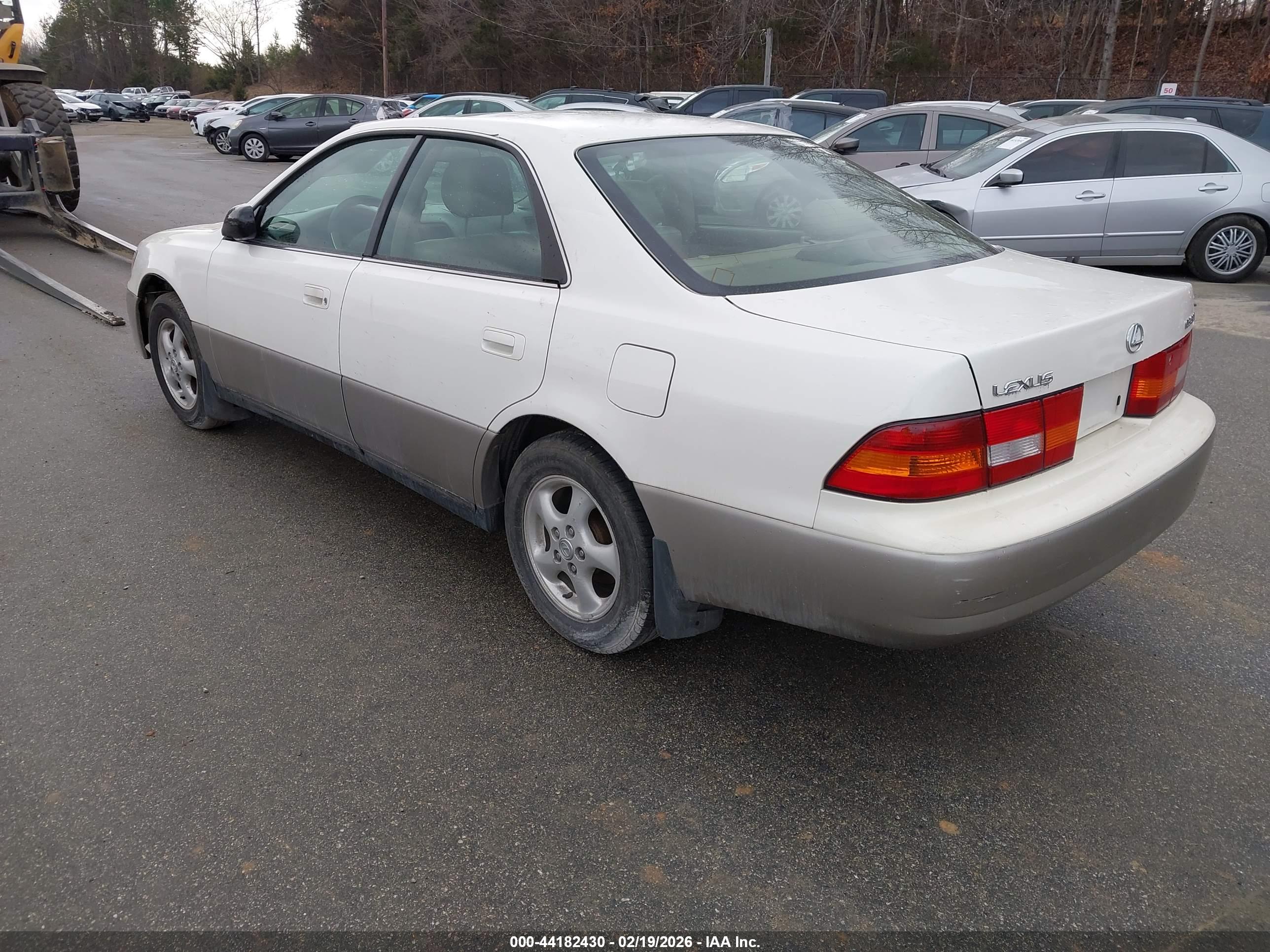 LEXUS ES image 3