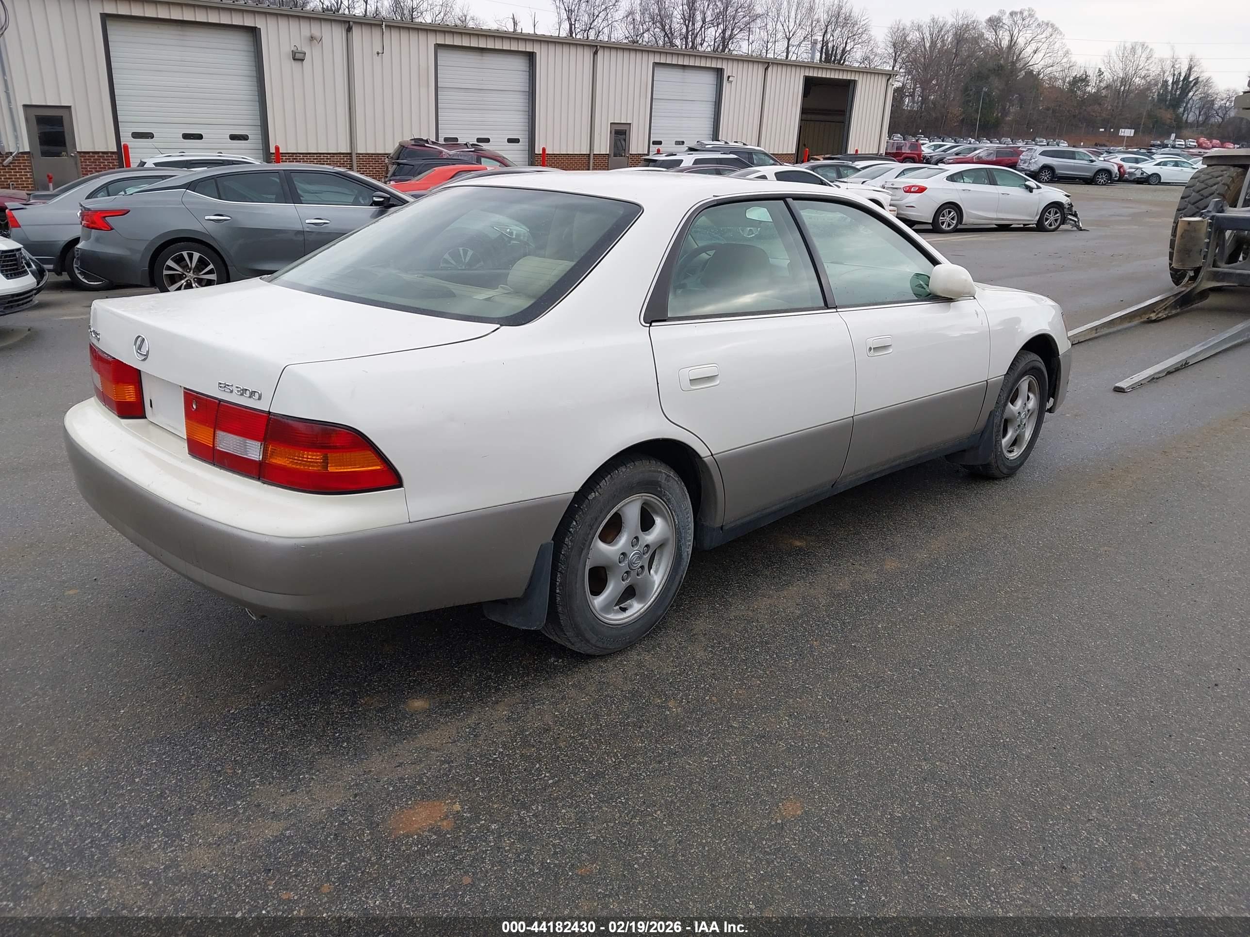 LEXUS ES image 4