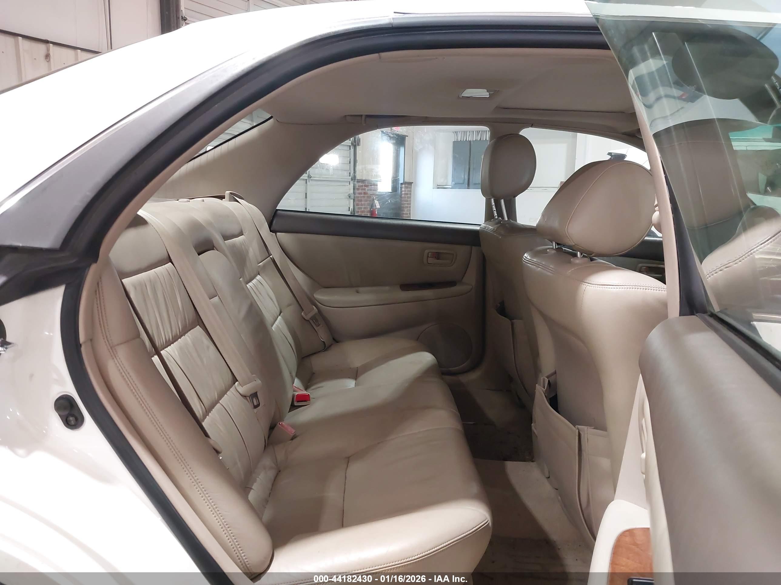 LEXUS ES image 8