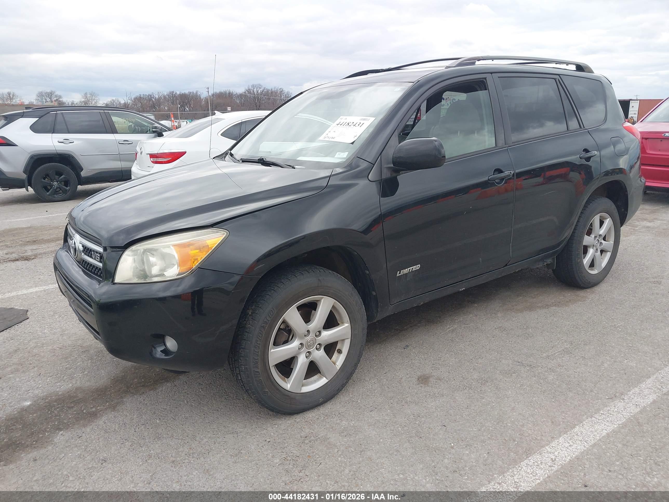 TOYOTA RAV4 image 2