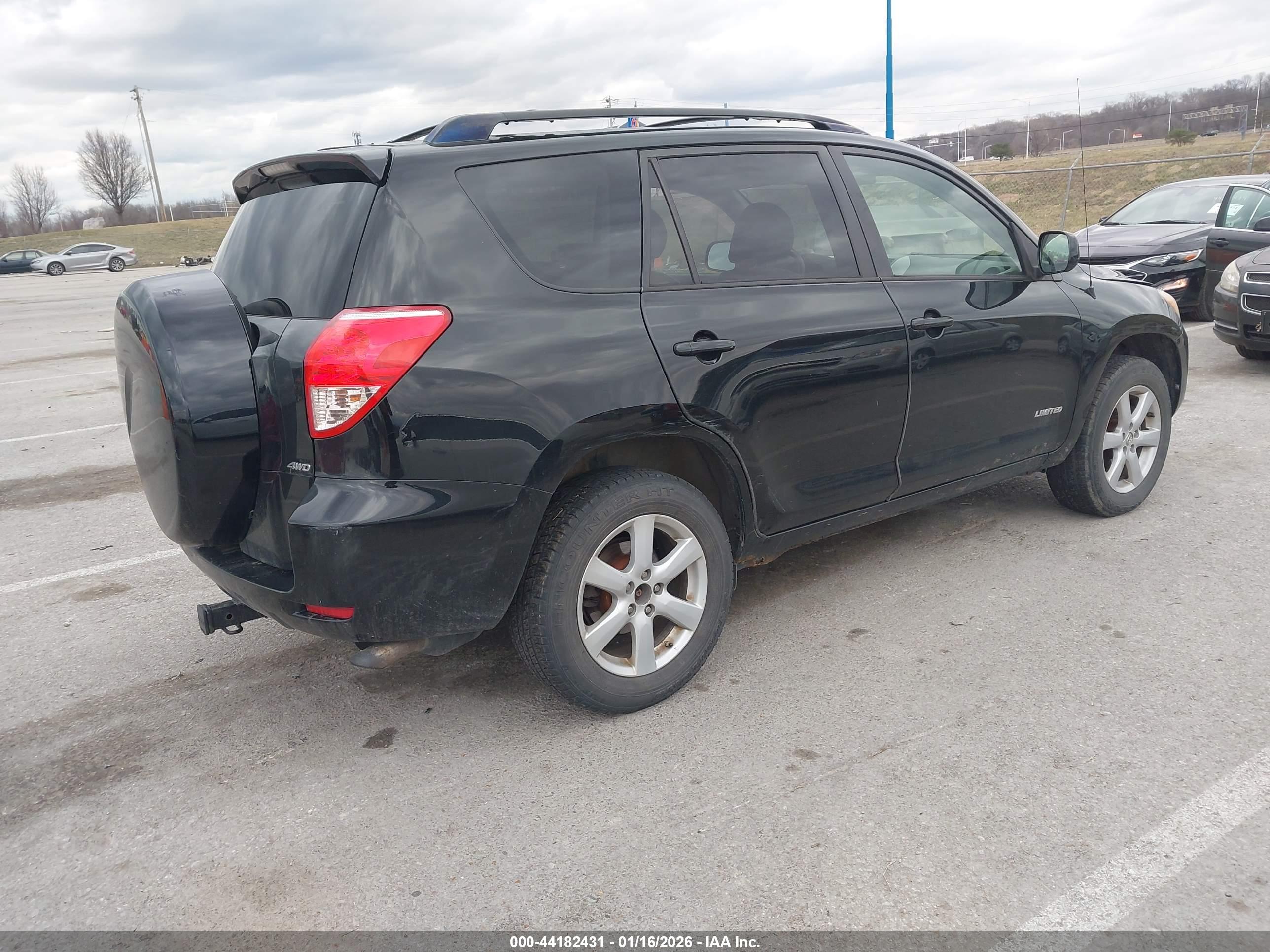 TOYOTA RAV4 image 4