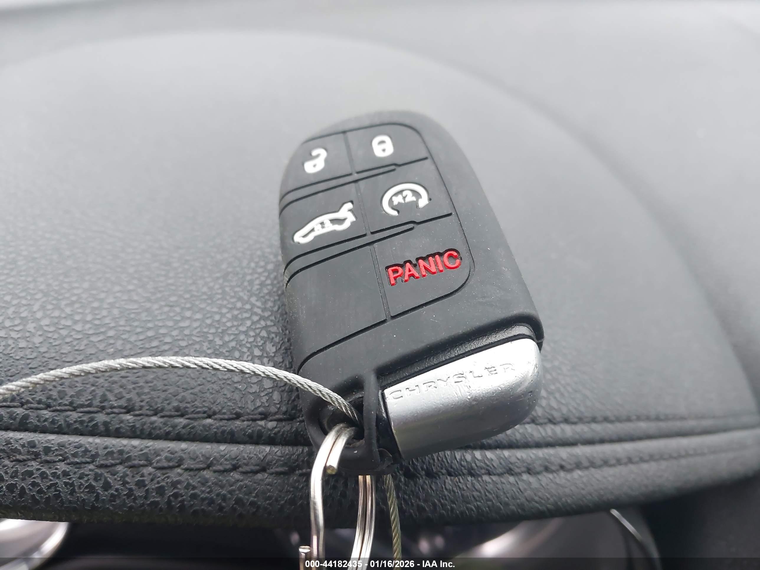 CHRYSLER 300 image 11