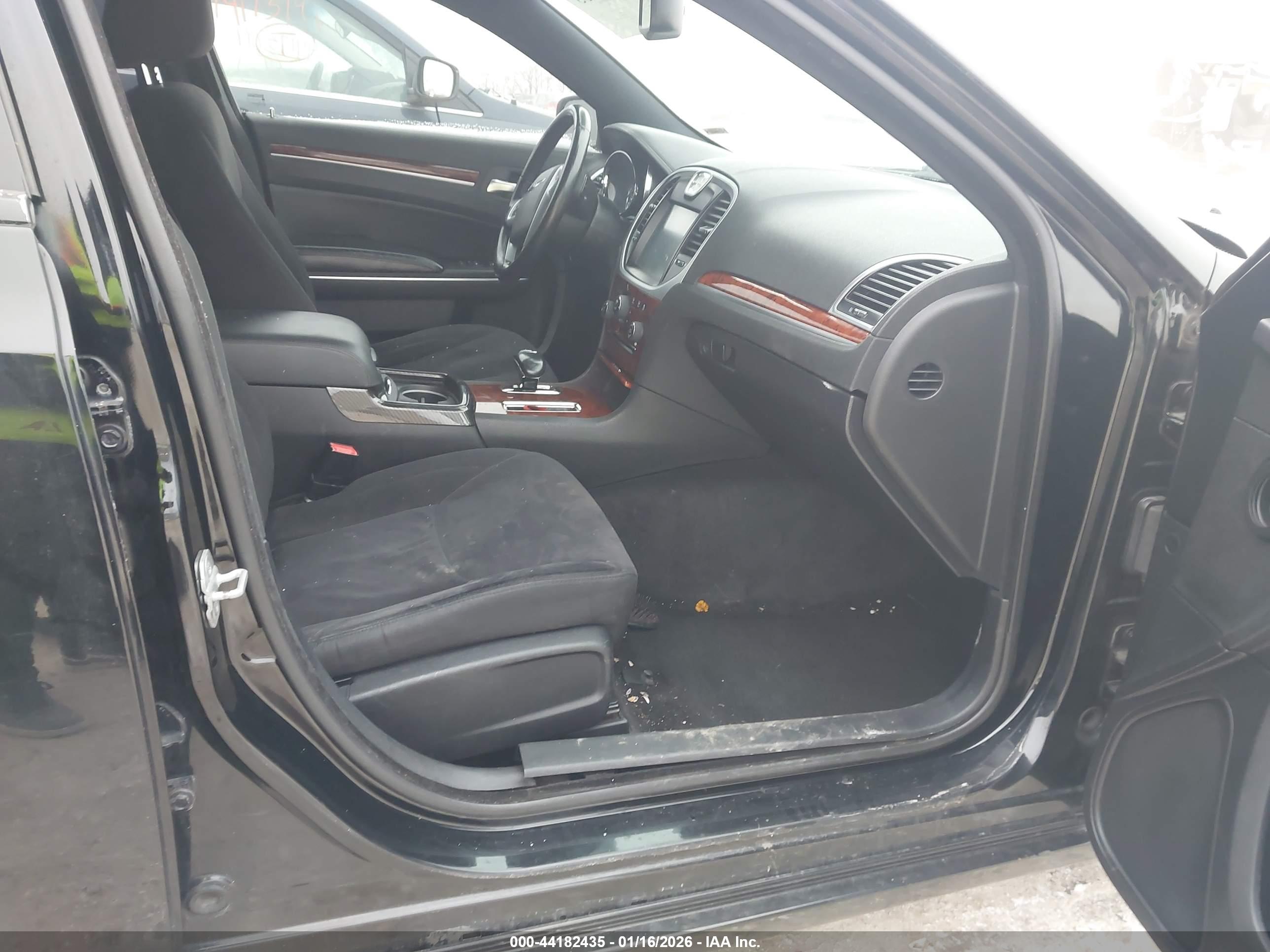 CHRYSLER 300 image 5