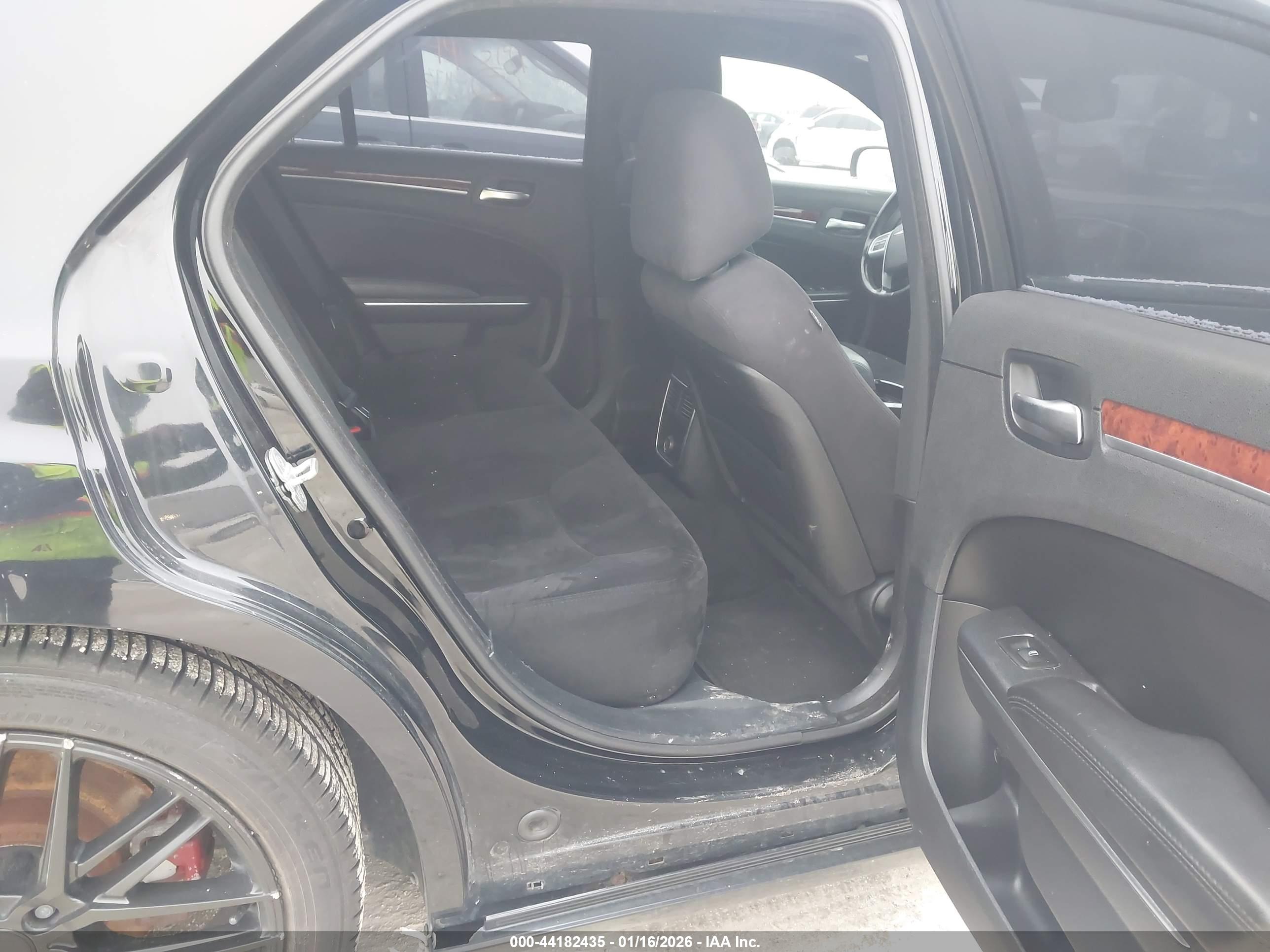 CHRYSLER 300 image 8