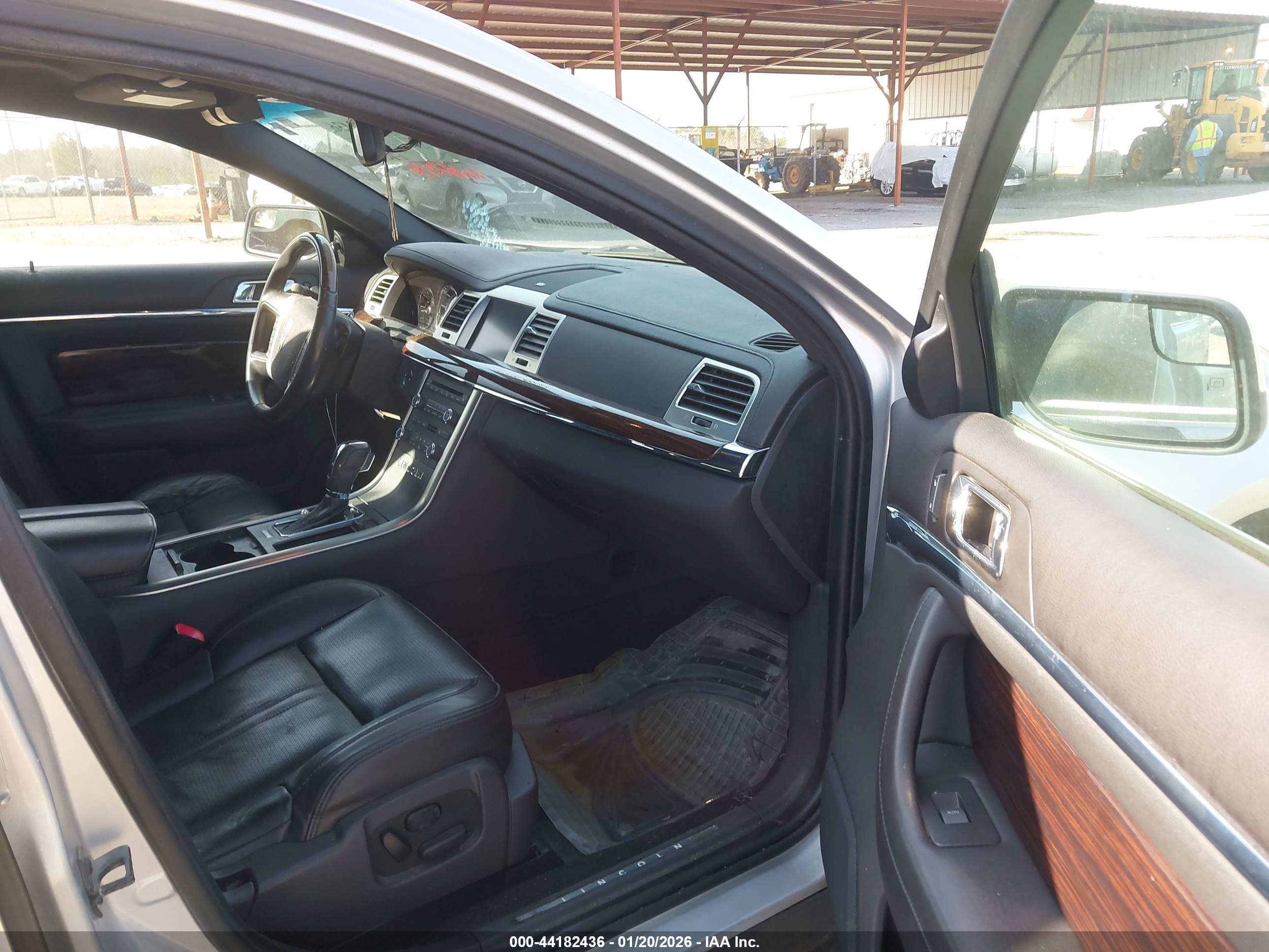 LINCOLN MKS image 5