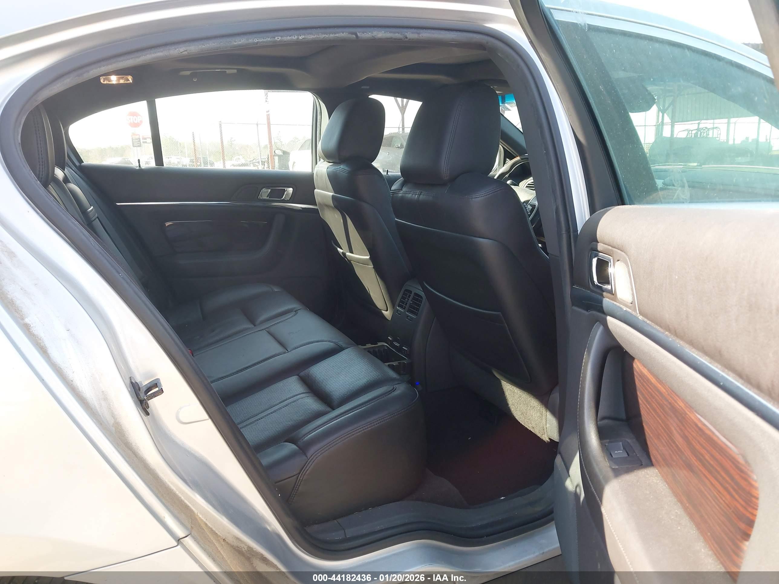 LINCOLN MKS image 8