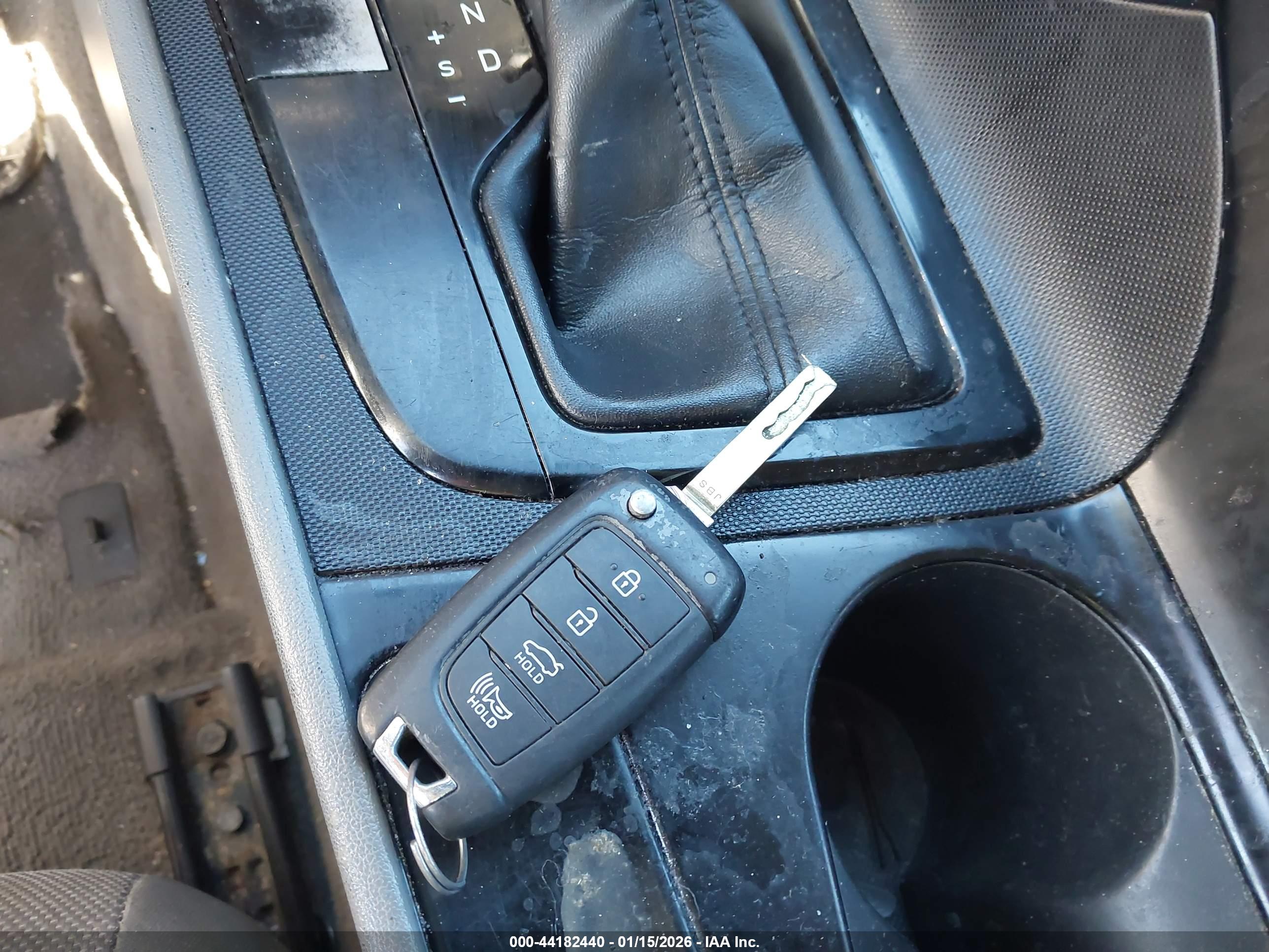 HYUNDAI ELANTRA image 11