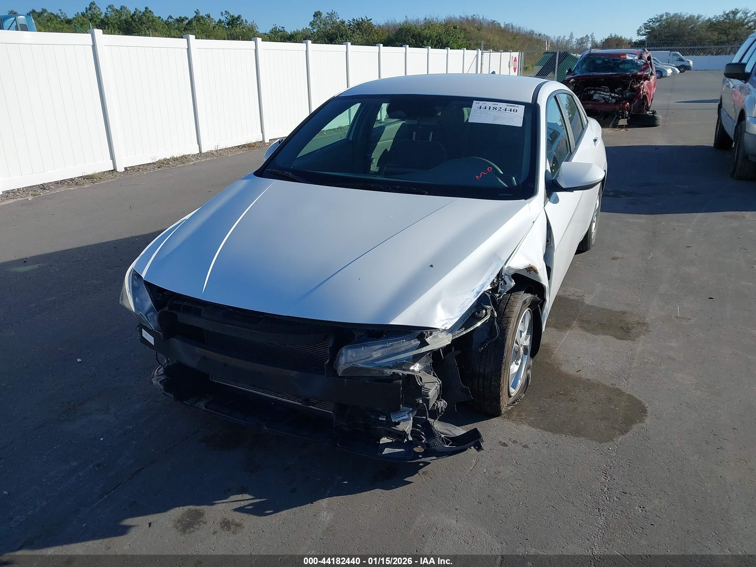 HYUNDAI ELANTRA image 2