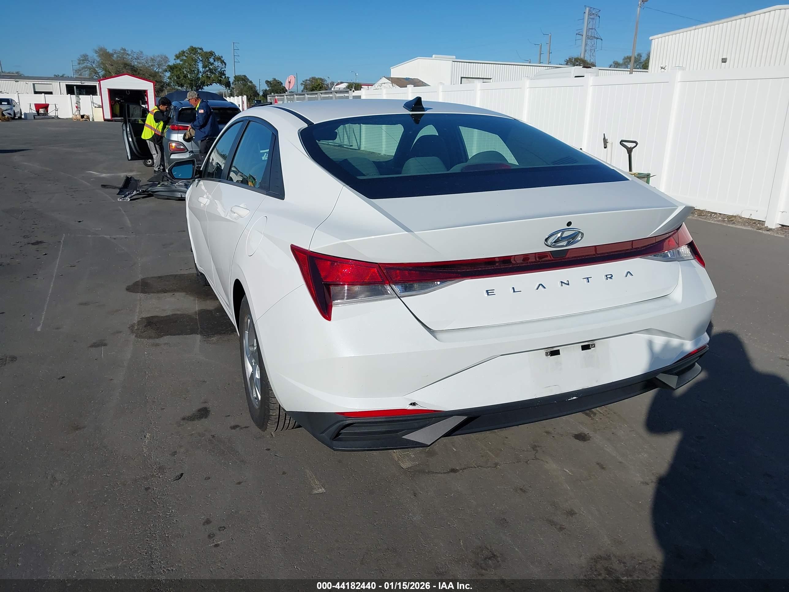 HYUNDAI ELANTRA image 3