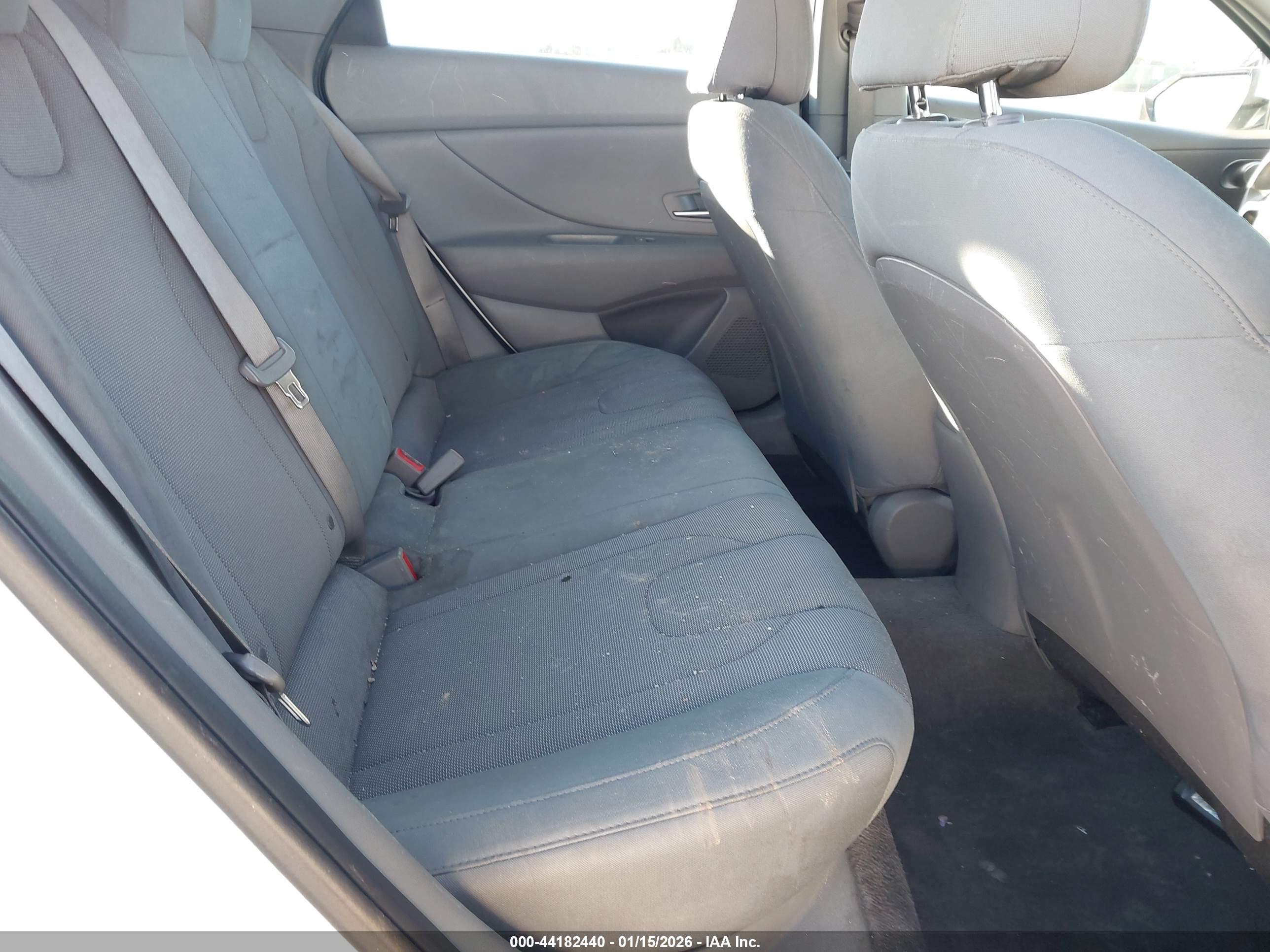HYUNDAI ELANTRA image 8