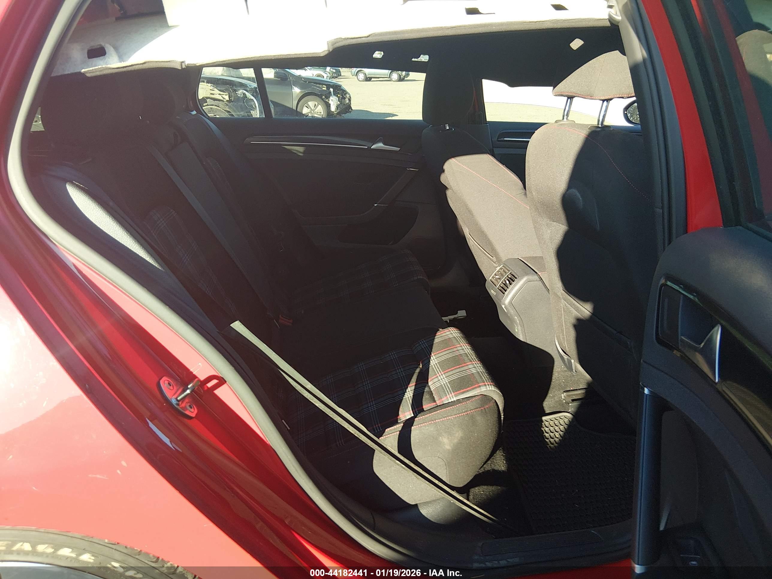 VOLKSWAGEN GOLF image 8