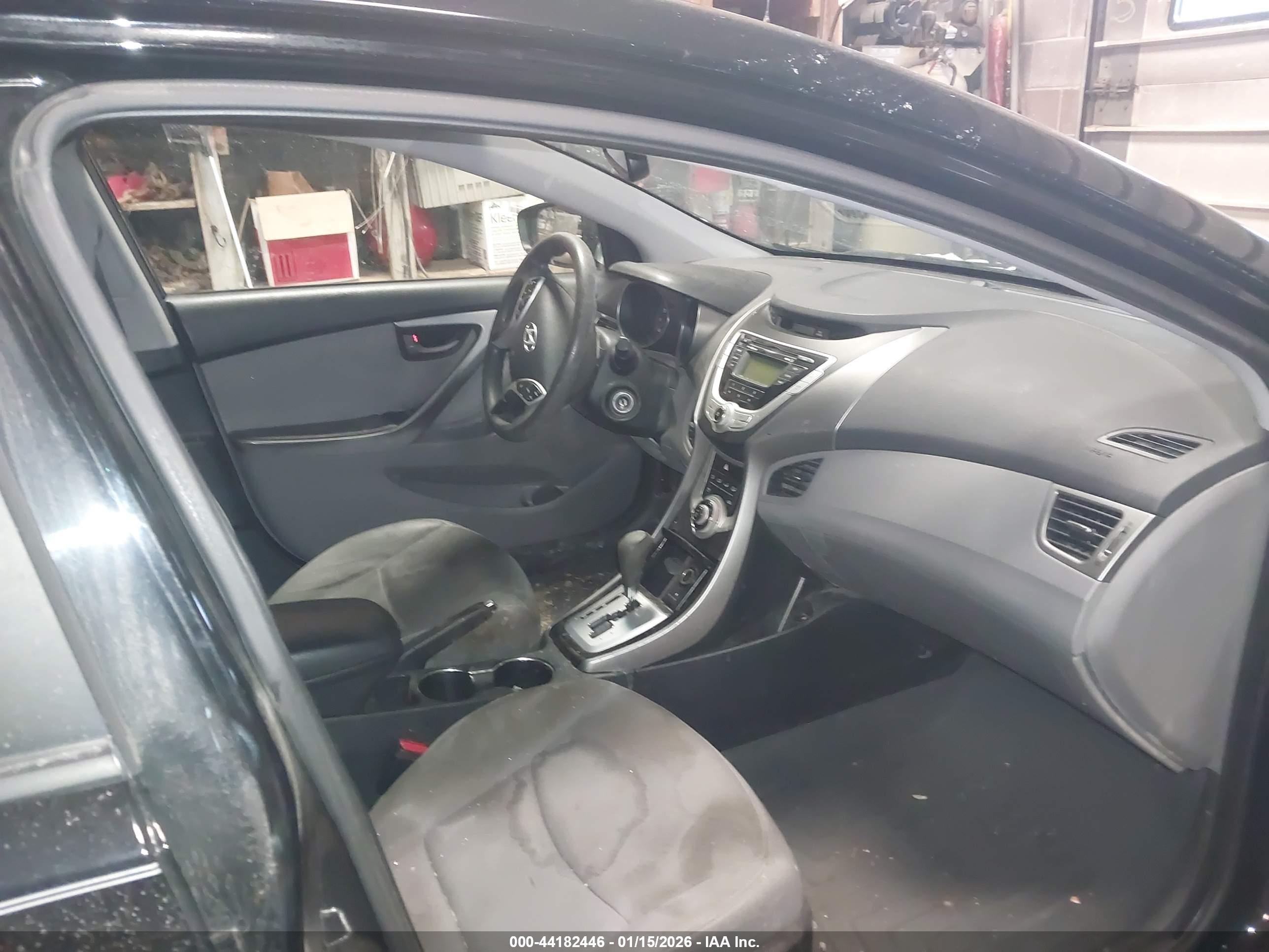 HYUNDAI ELANTRA image 5