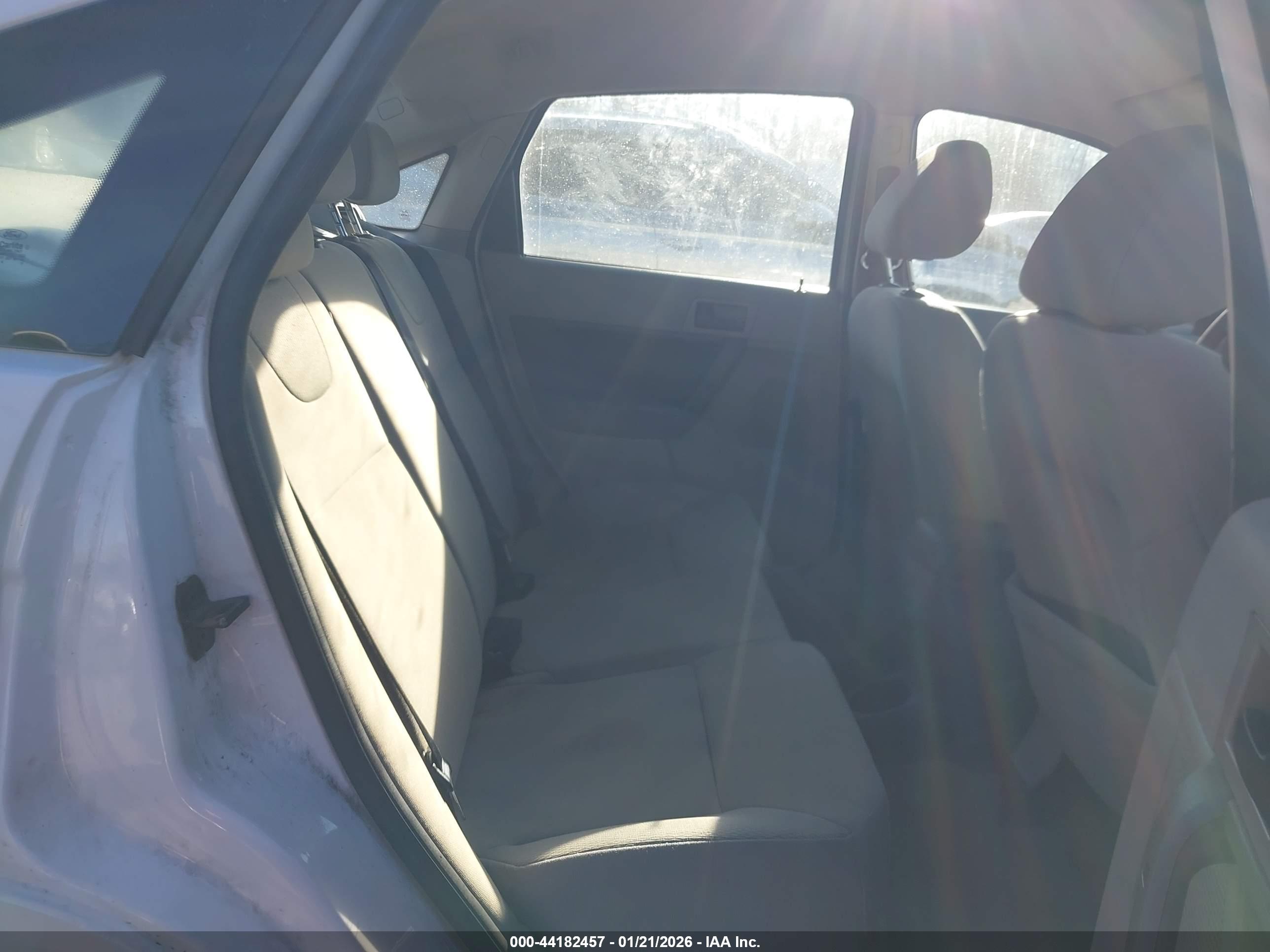 FORD FOCUS image 8
